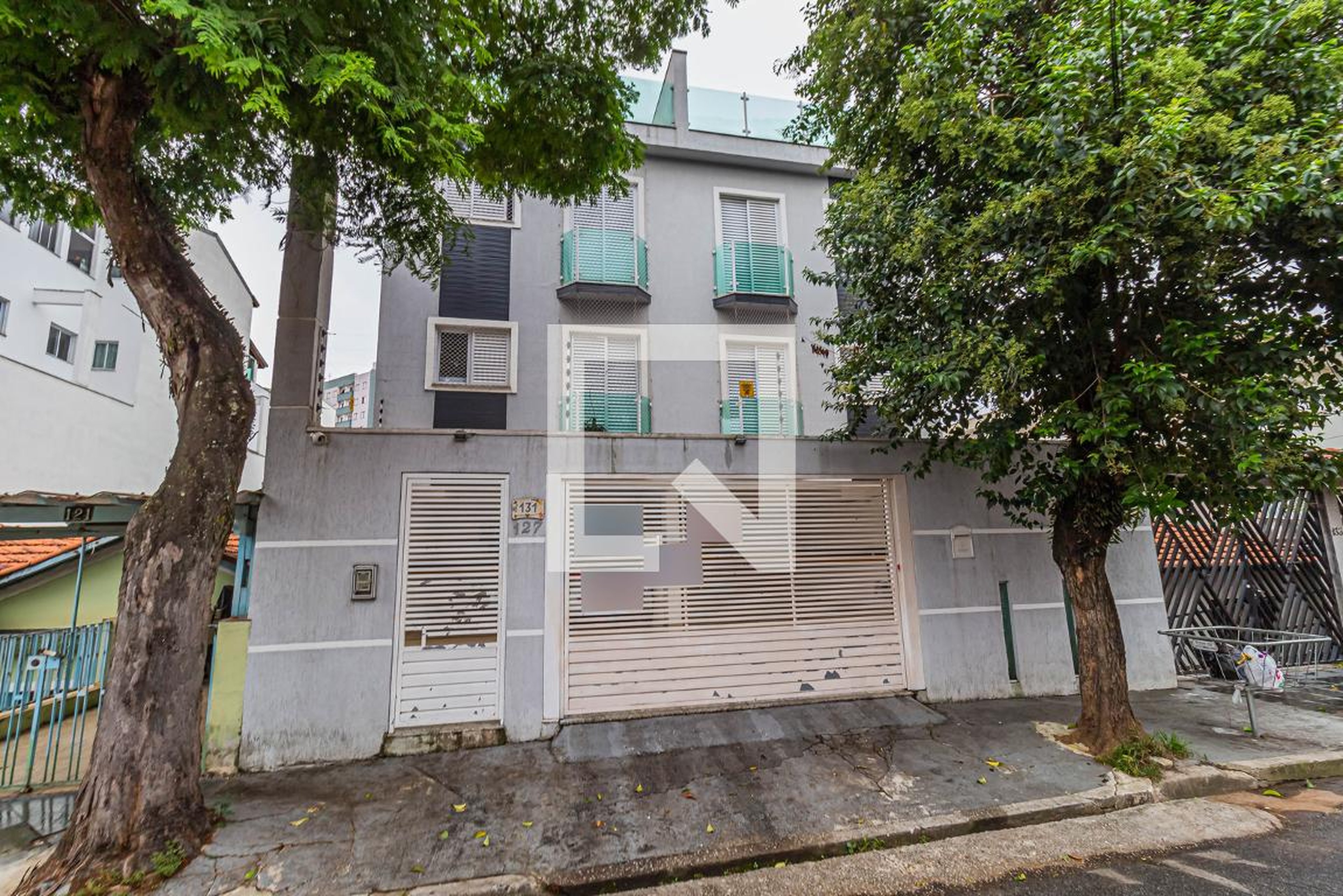 Fachada Condomínio em Rua Rio Preto, 131