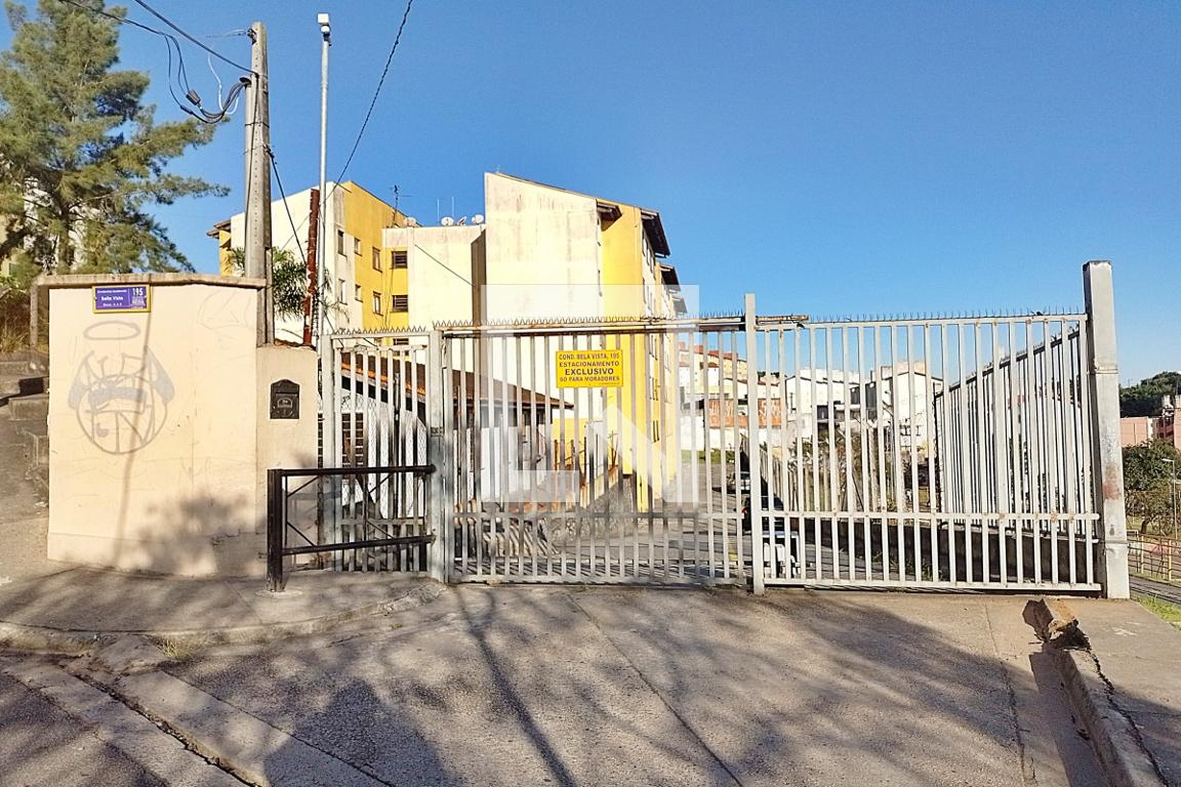 Fachada Condomínio em Rua Caminho da Educação, 195