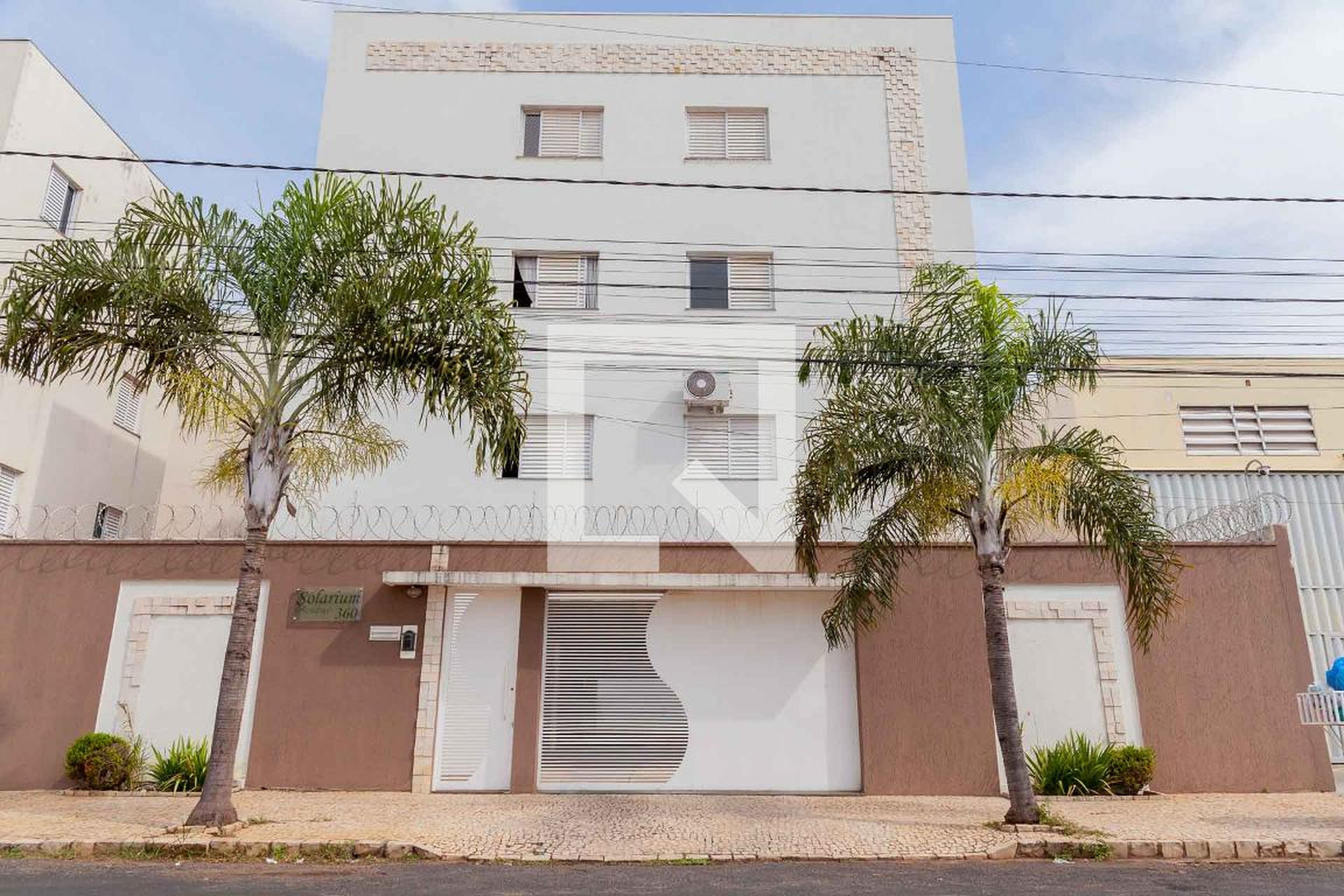 Fachada Condomínio em Rua Coronel Branco, 360