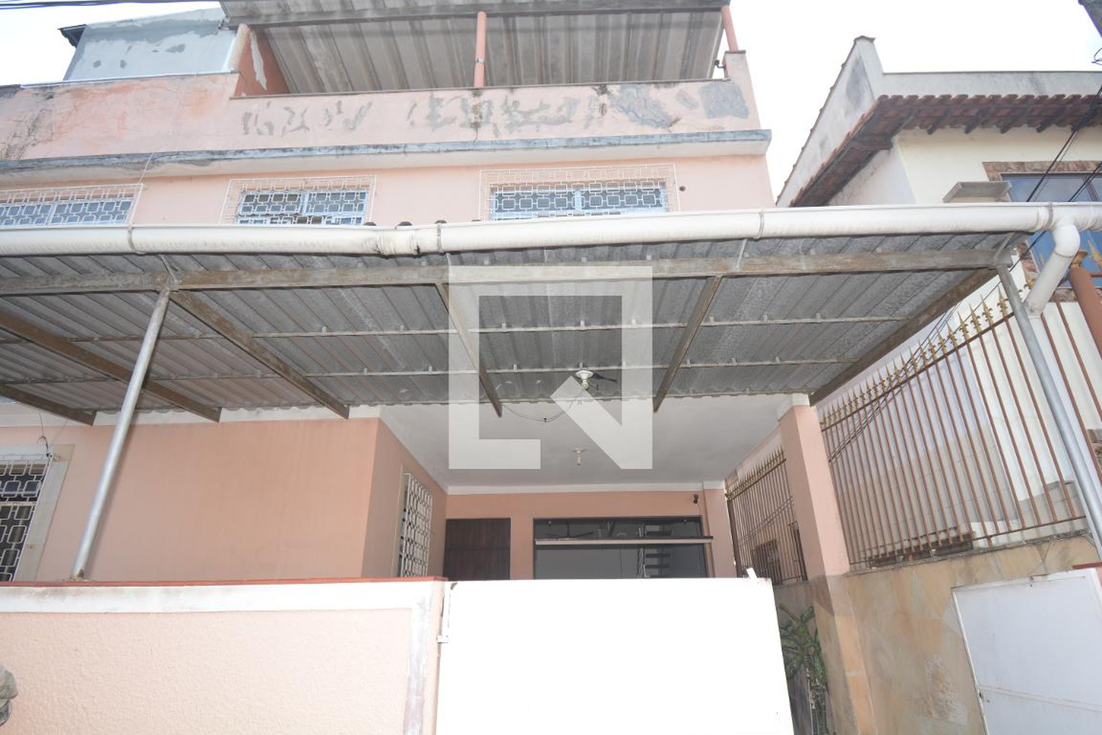 Fachada Condomínio em Rua Arquimedes Memória, 236