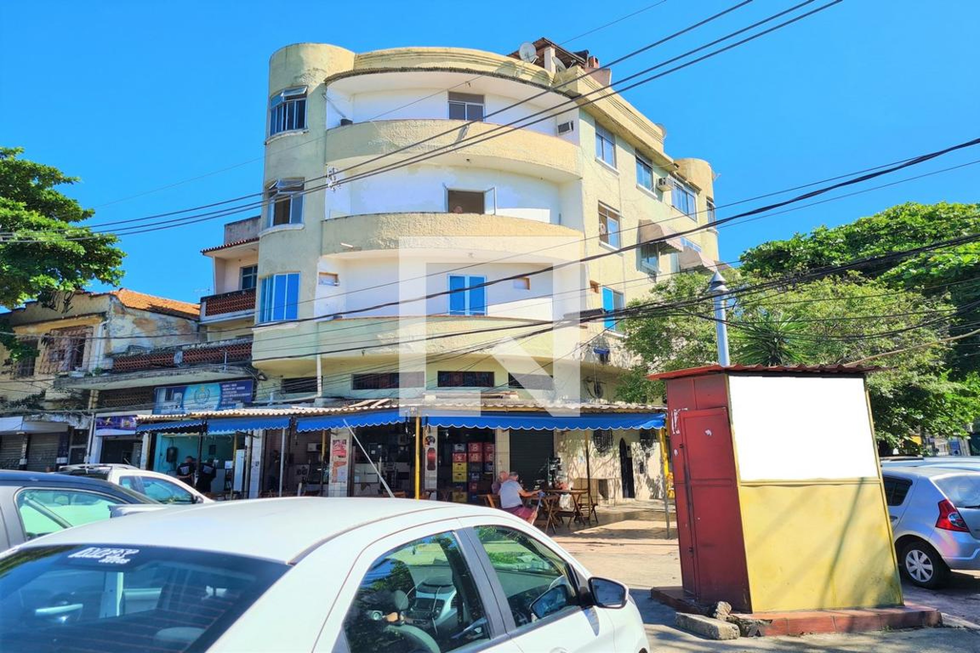 Fachada Condomínio em Rua Álvaro Seixas, 15