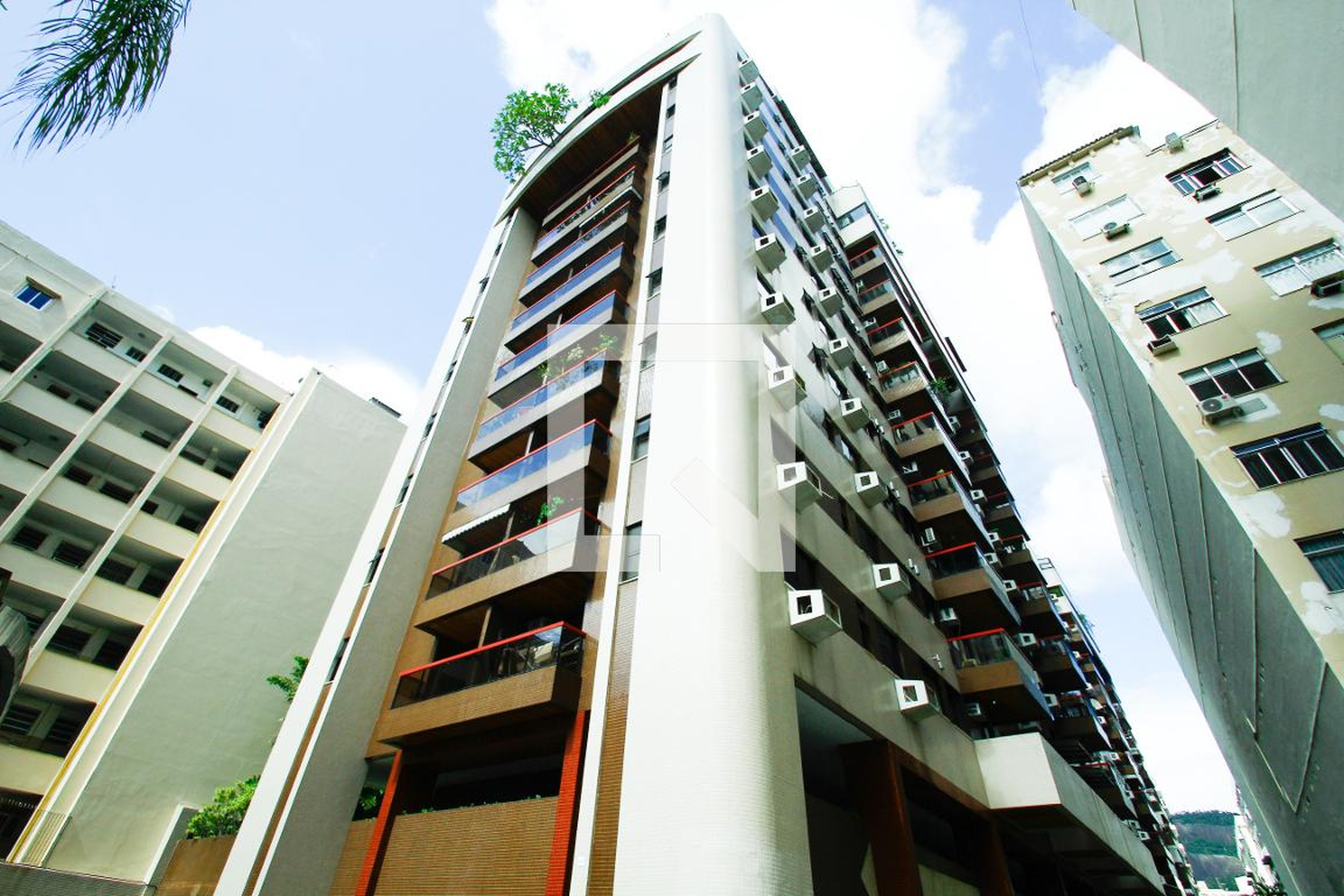 Fachada do Prédio Condomínio Plaza Etoile