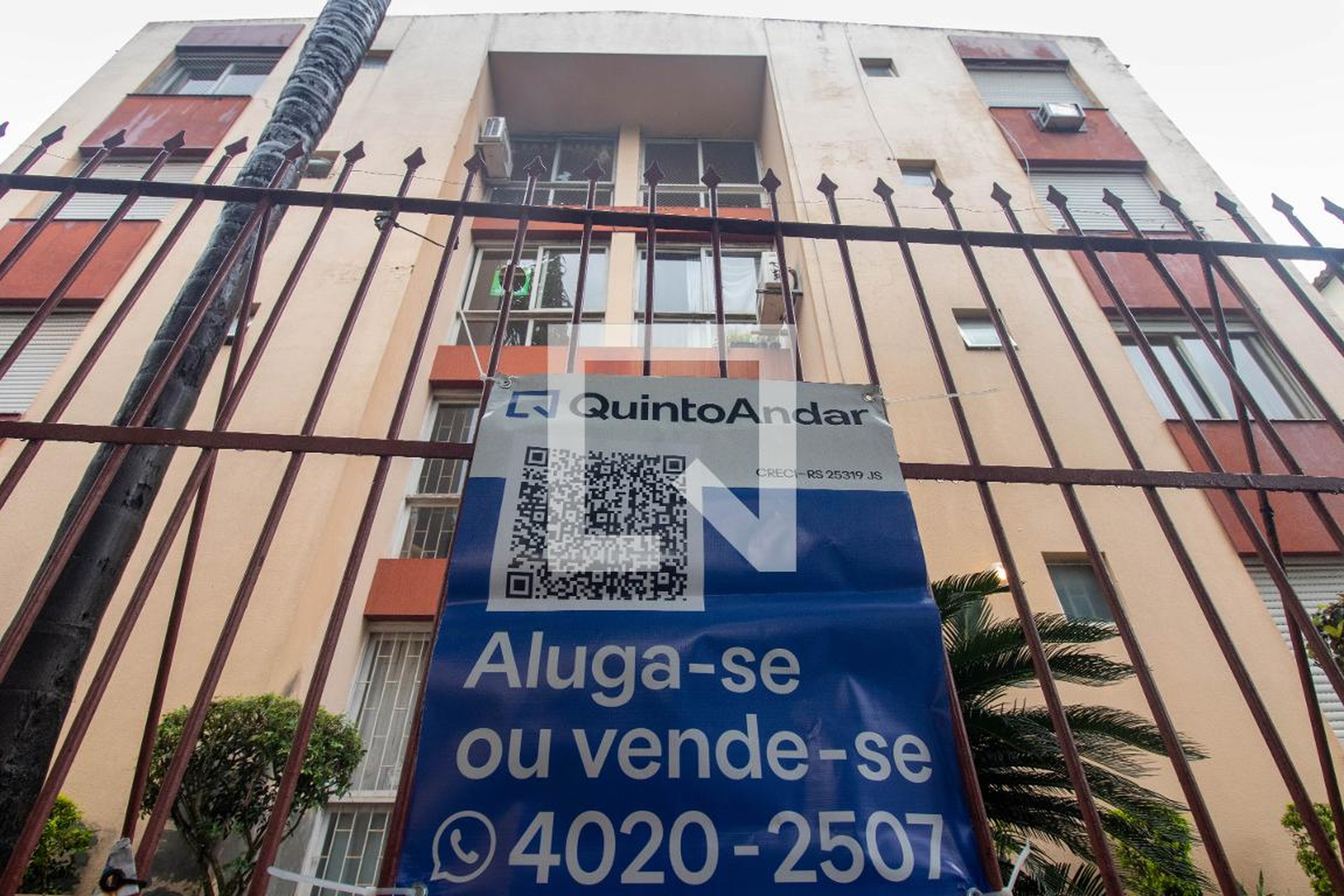 Fachada do Condomínio Condomínio Flor do Campo