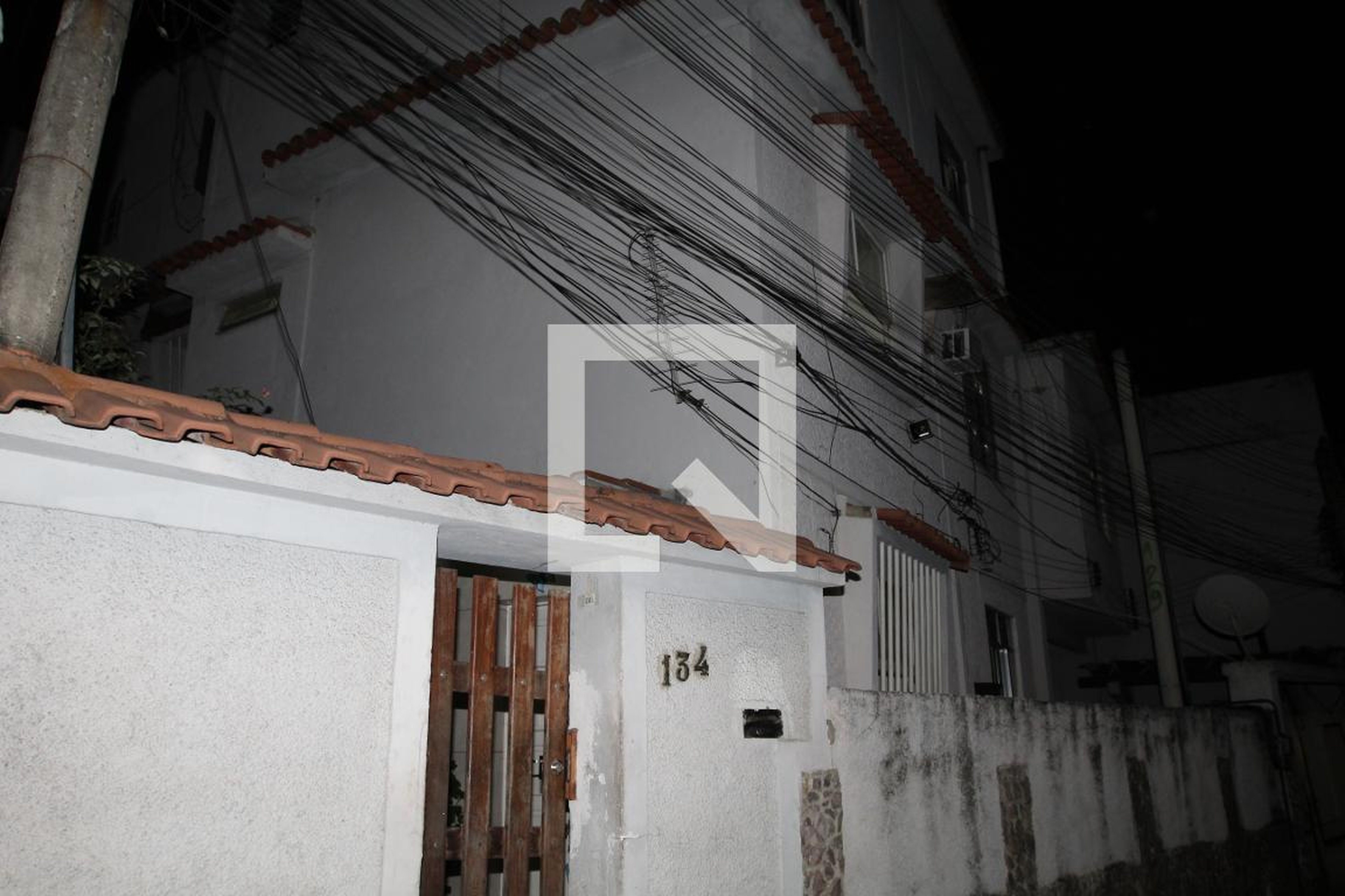 Fachada Condomínio em Rua Castro Menezes, 134