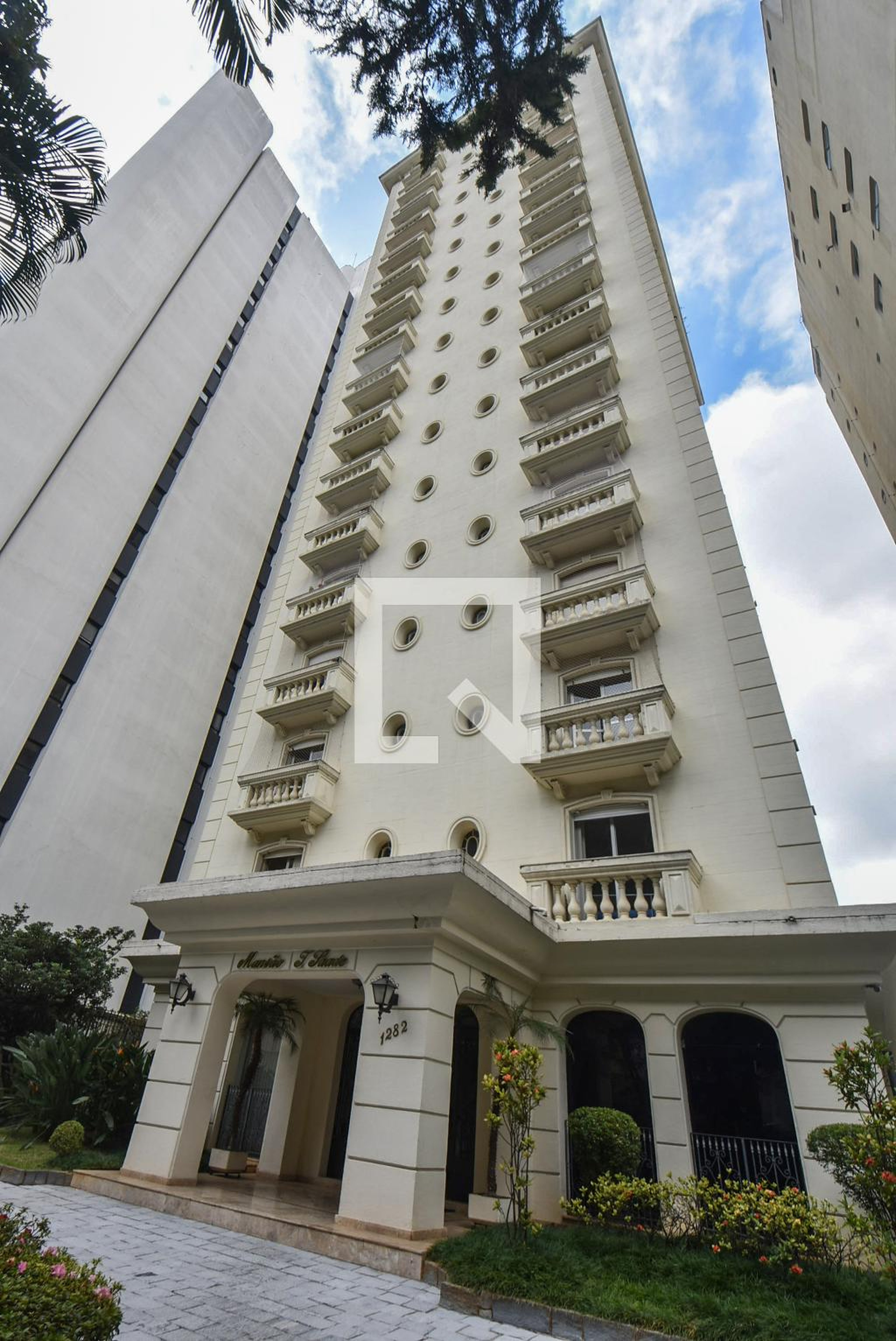 Prédio Condomínio Mansão J. Saad