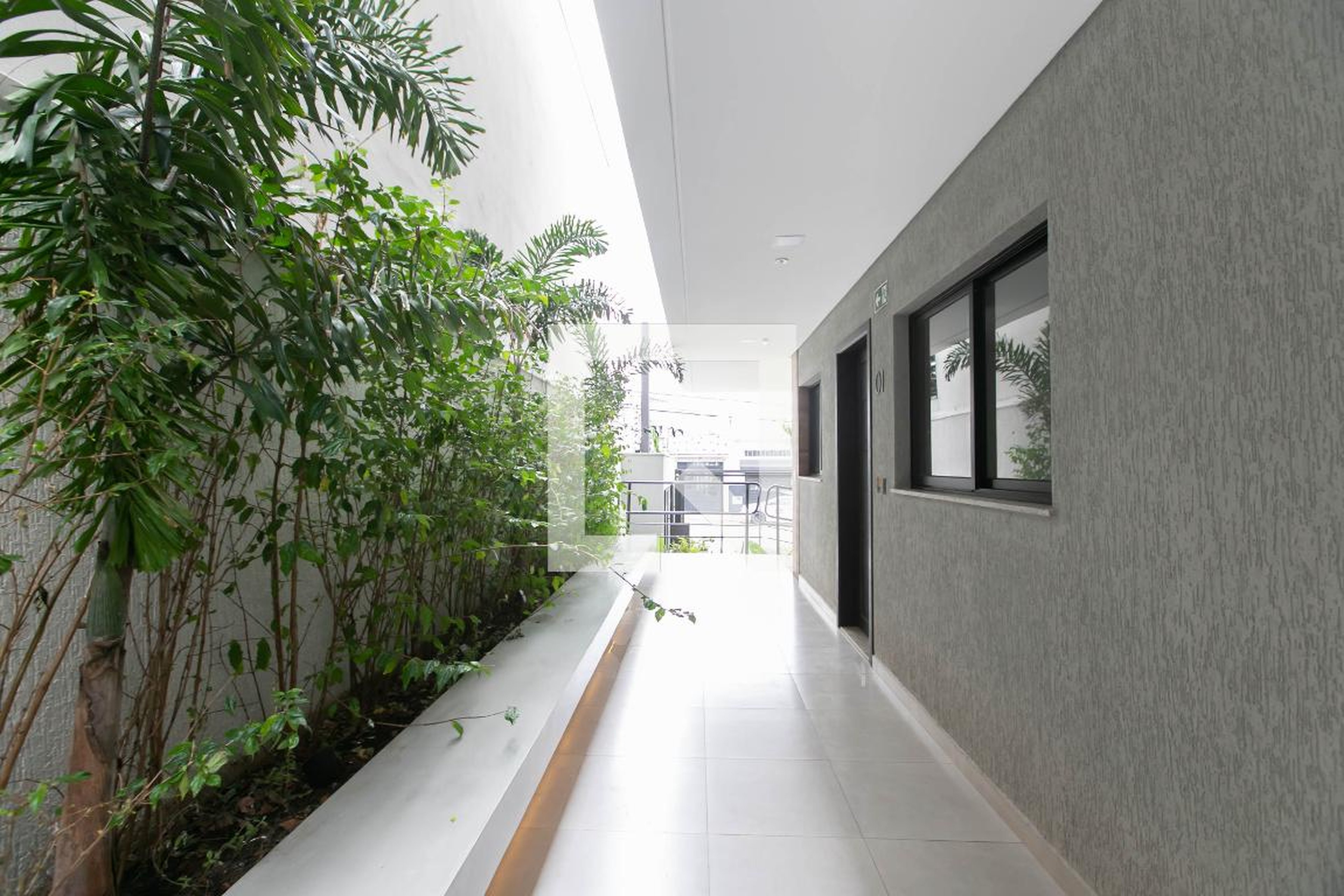 Hall de Entrada Condomínio em Rua Líbero Ancona Lopez, 409