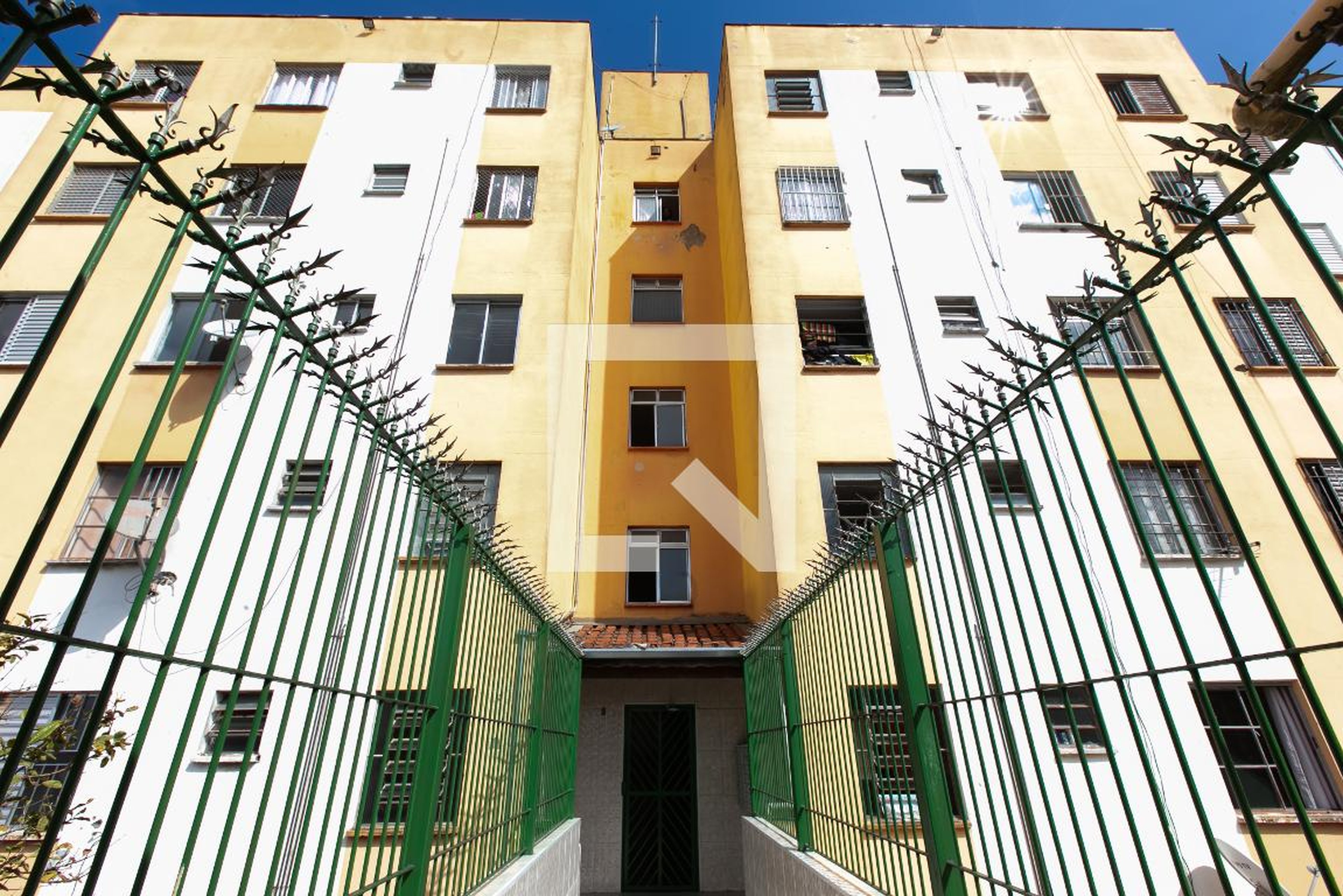 Fachada do Prédio Condomínio em Rua Pedro Maciel, 233
