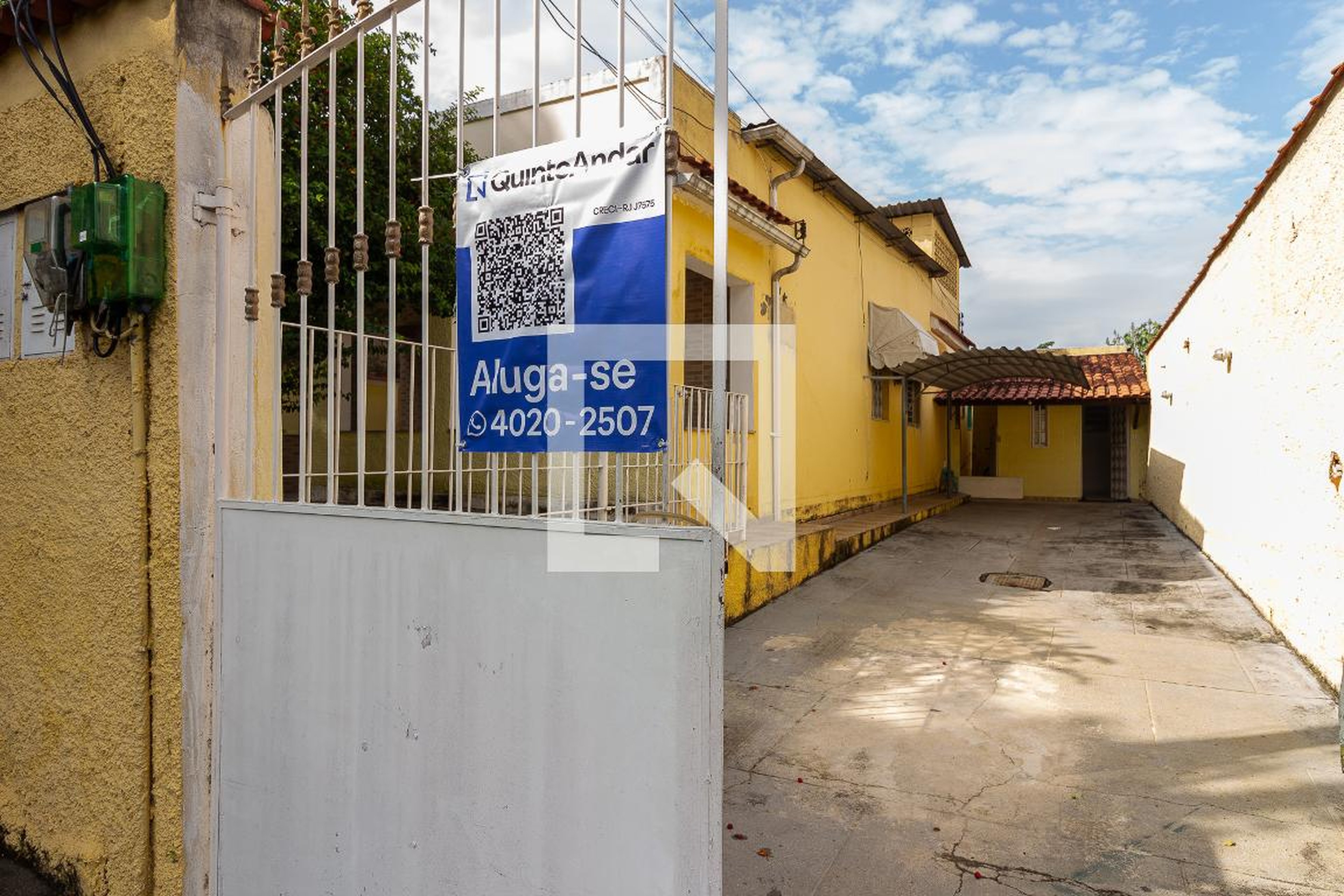 Fachada Condomínio em Rua Iturbides Esteves, 9
