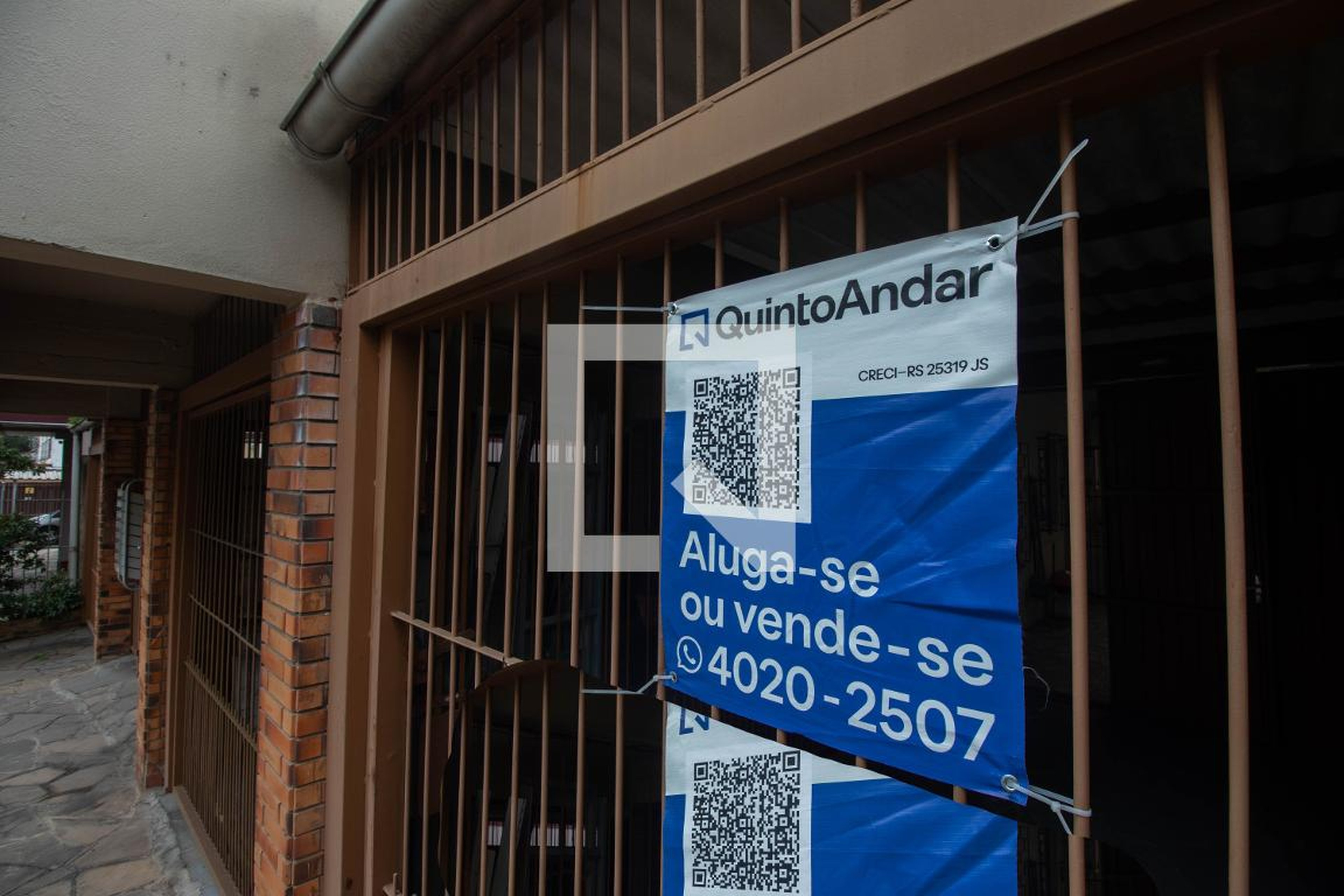 Fachada Condomínio em Rua Ari Barroso, 97