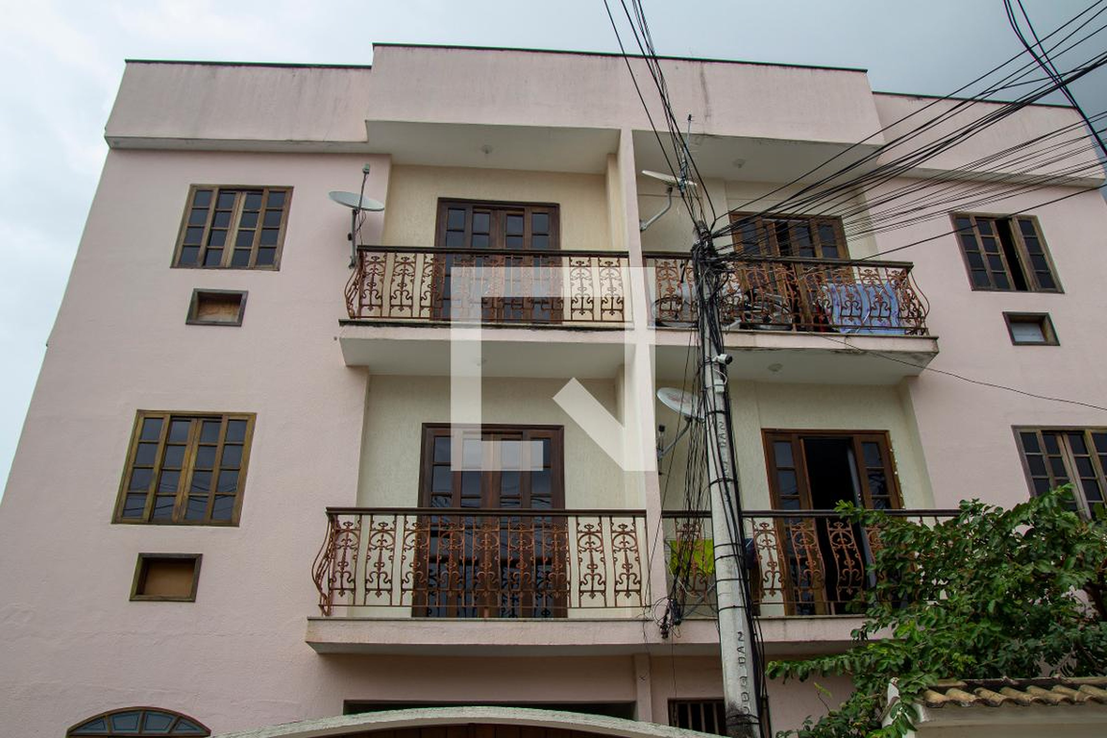 Fachada Condomínio em Rua Ivan Bragança, 30