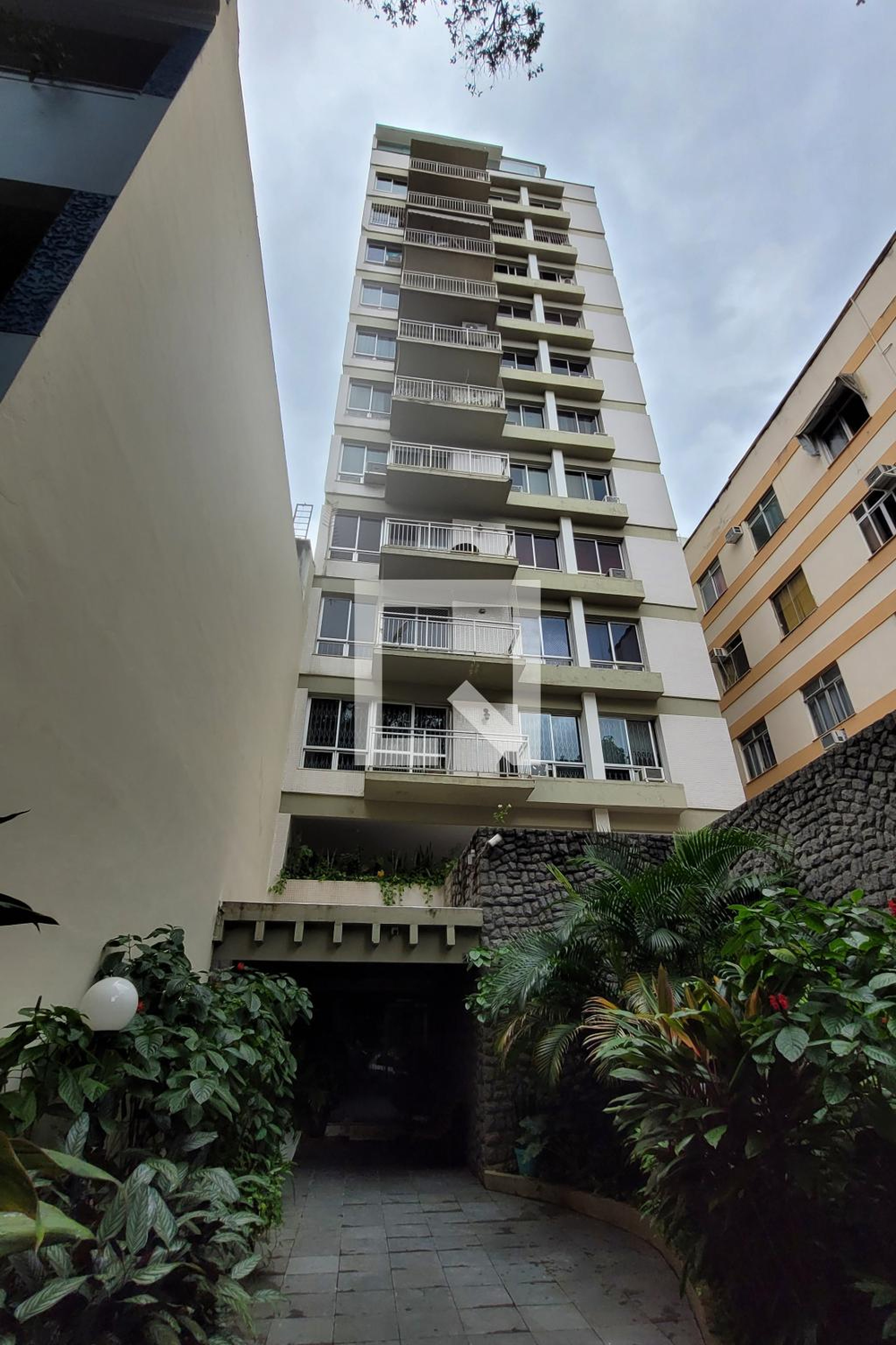 Fachada Condomínio em Rua Visconde de Figueiredo, 74