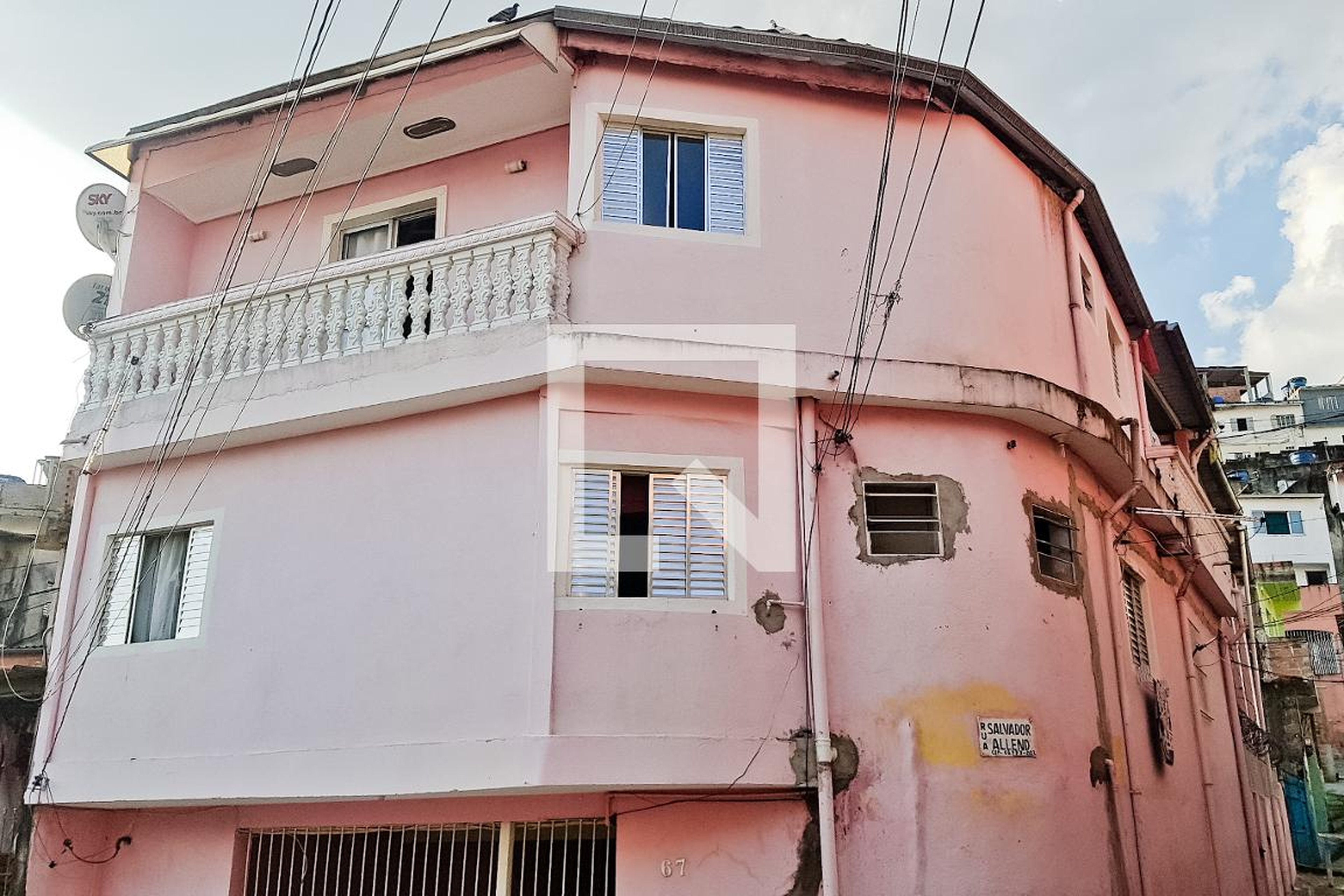 Fachada Condomínio em Rua Artest Peres, 63