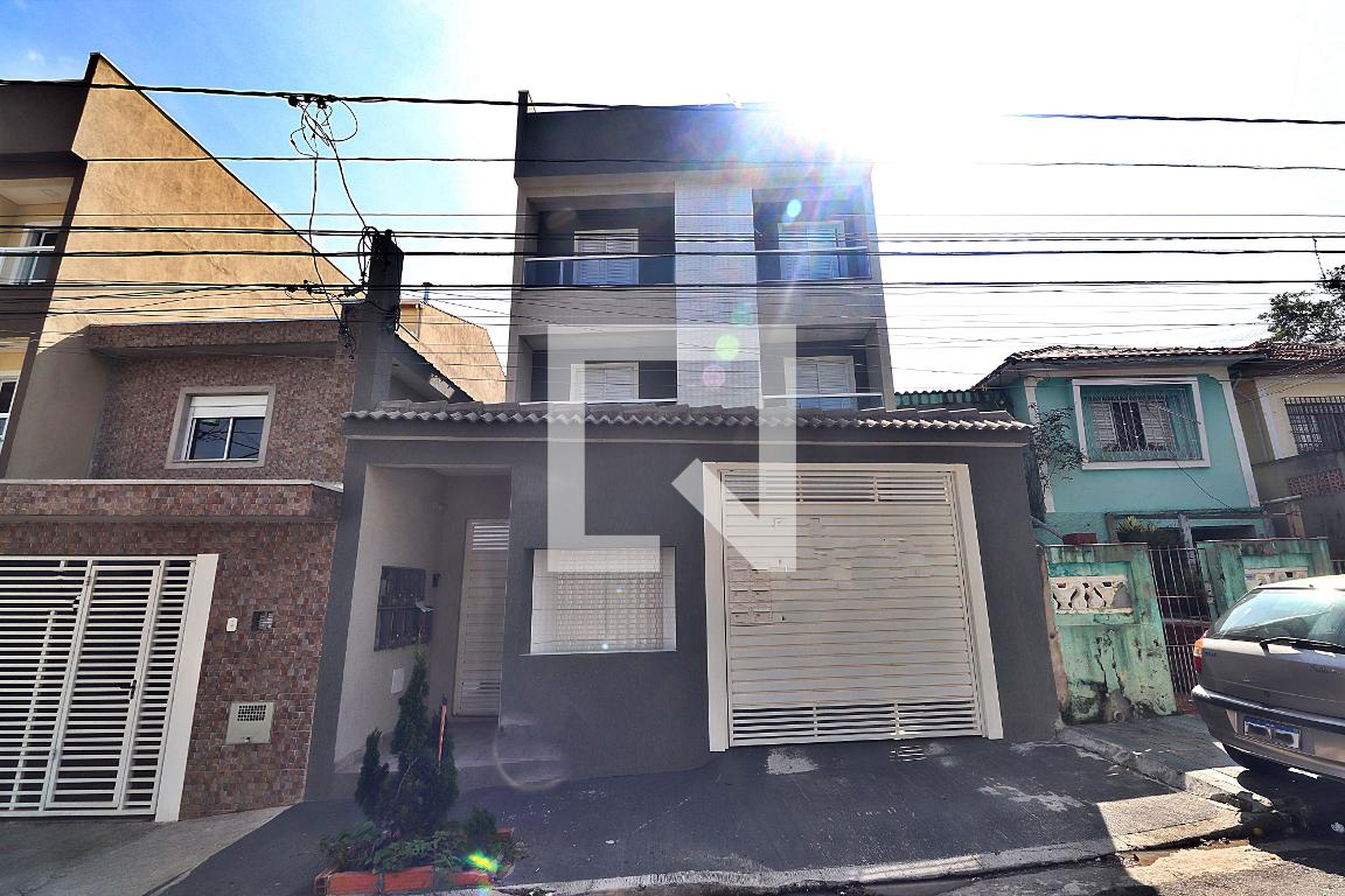 Fachada Condomínio em Rua Tirana, 269