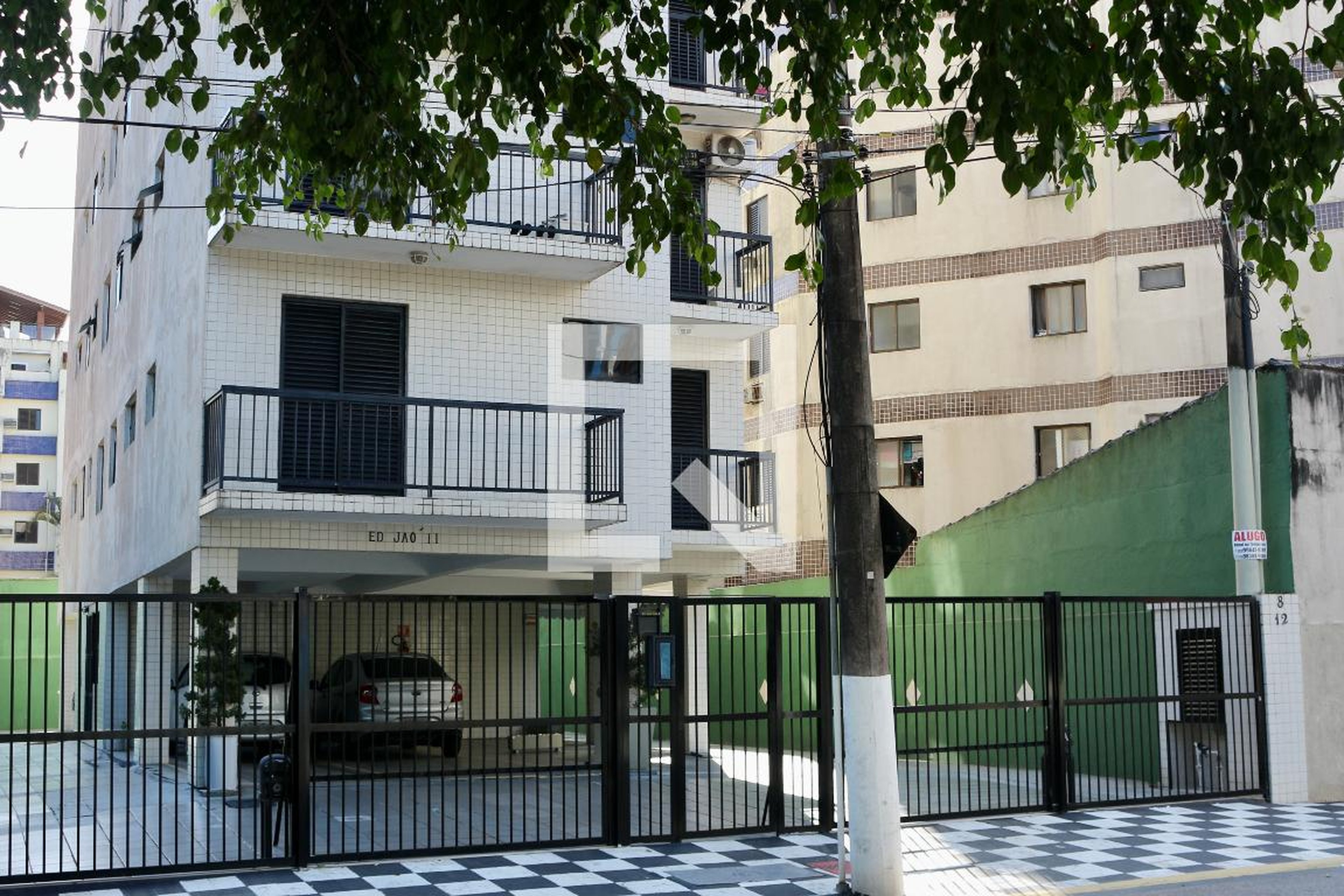 Fachada Condomínio em Rua Estrela Rodrigues, 8