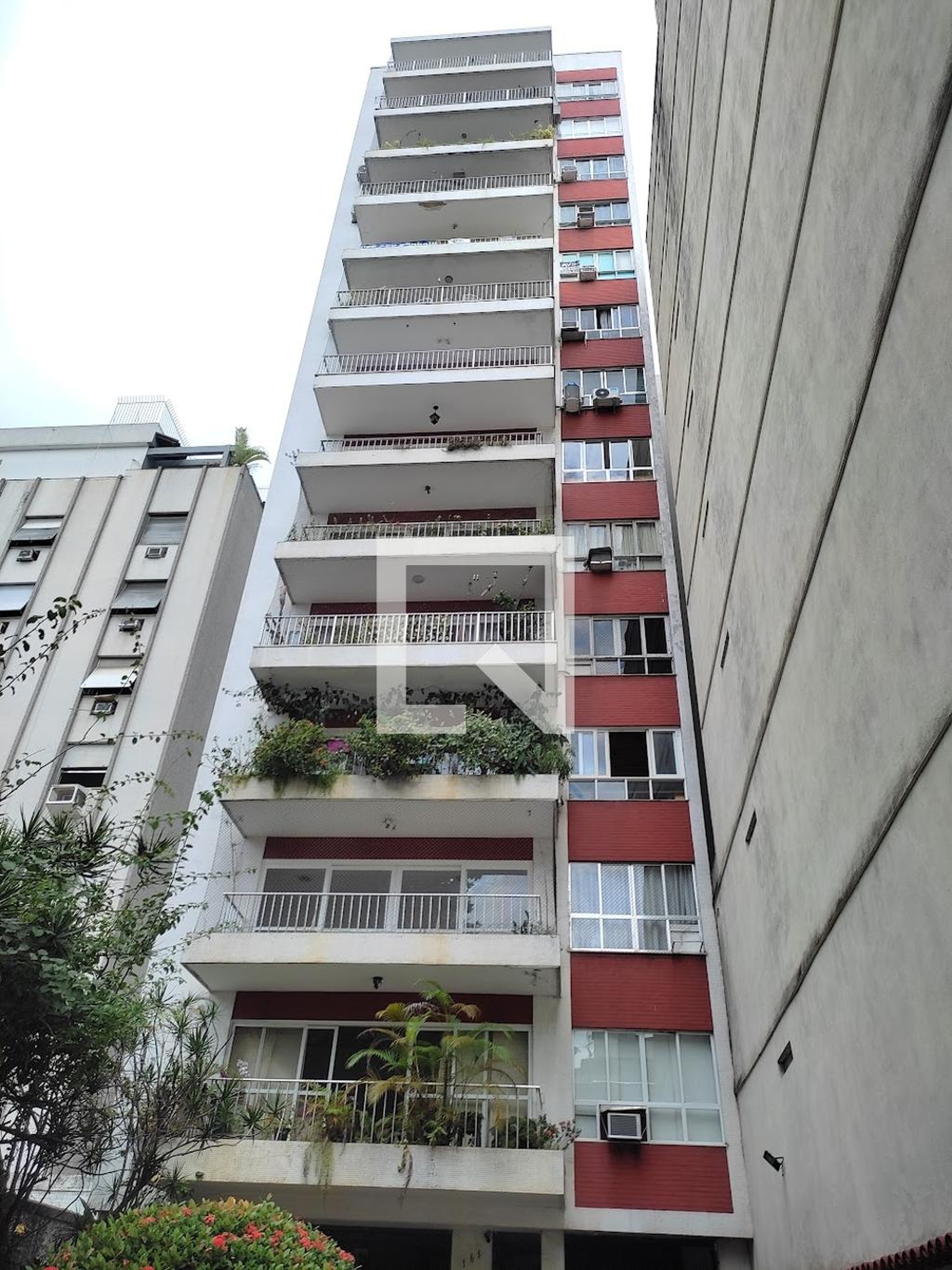 Fachada Condomínio em Rua Vinícius de Moraes, 161