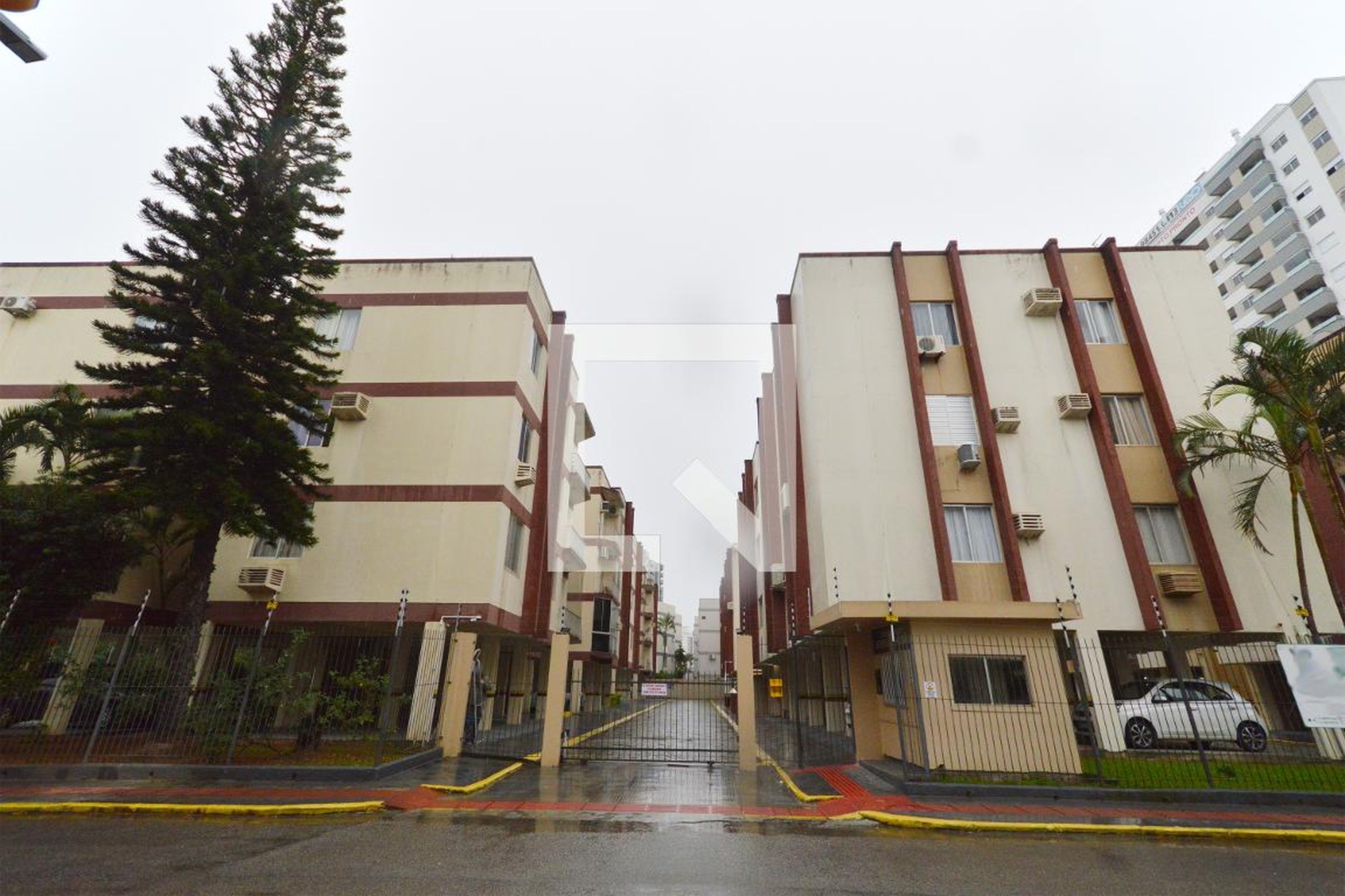 Fachada do condomínio Condomínio em Rua Elizeu di Bernardi, 621