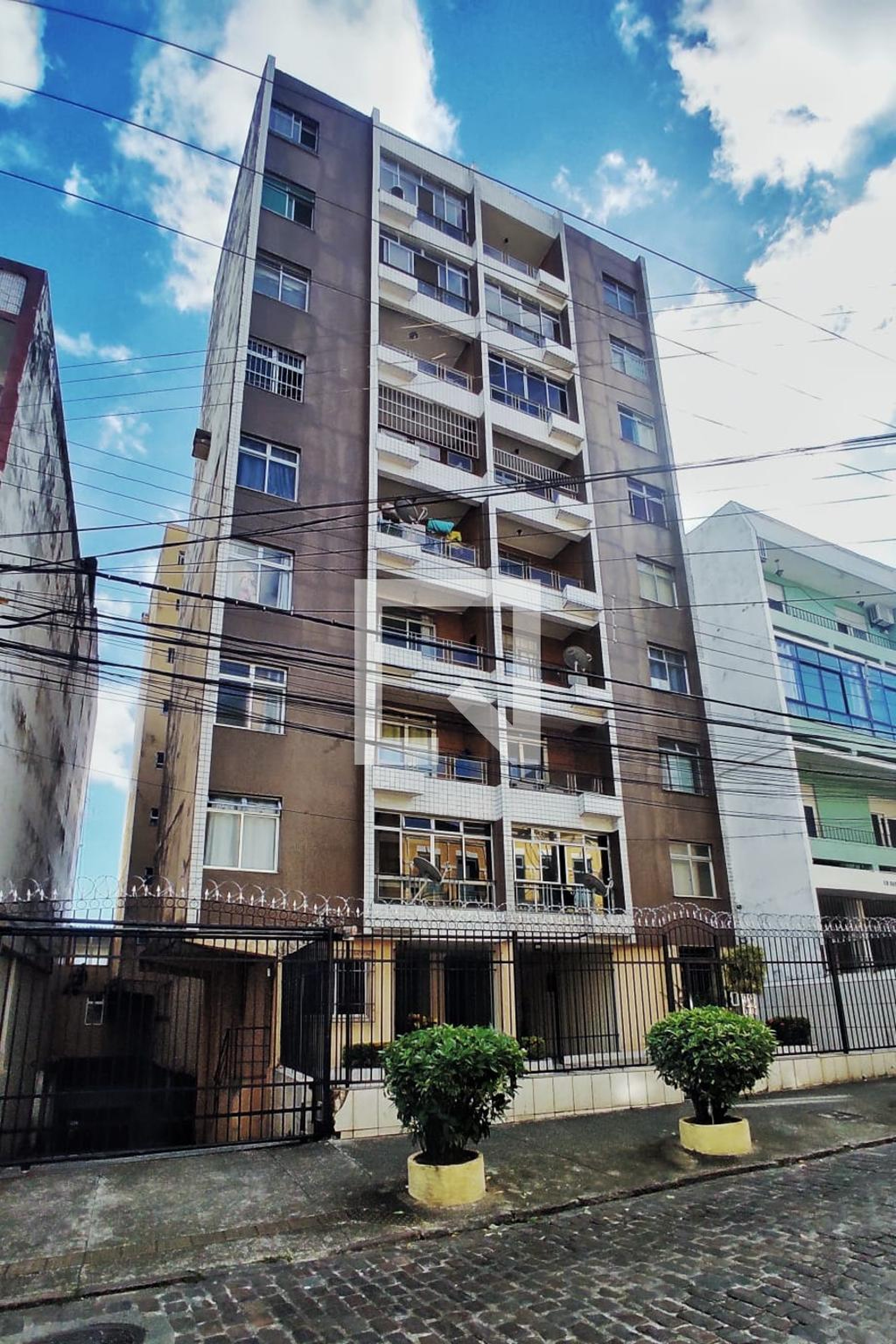 Fachada do Prédio Condomínio em Rua da Poeira, 85