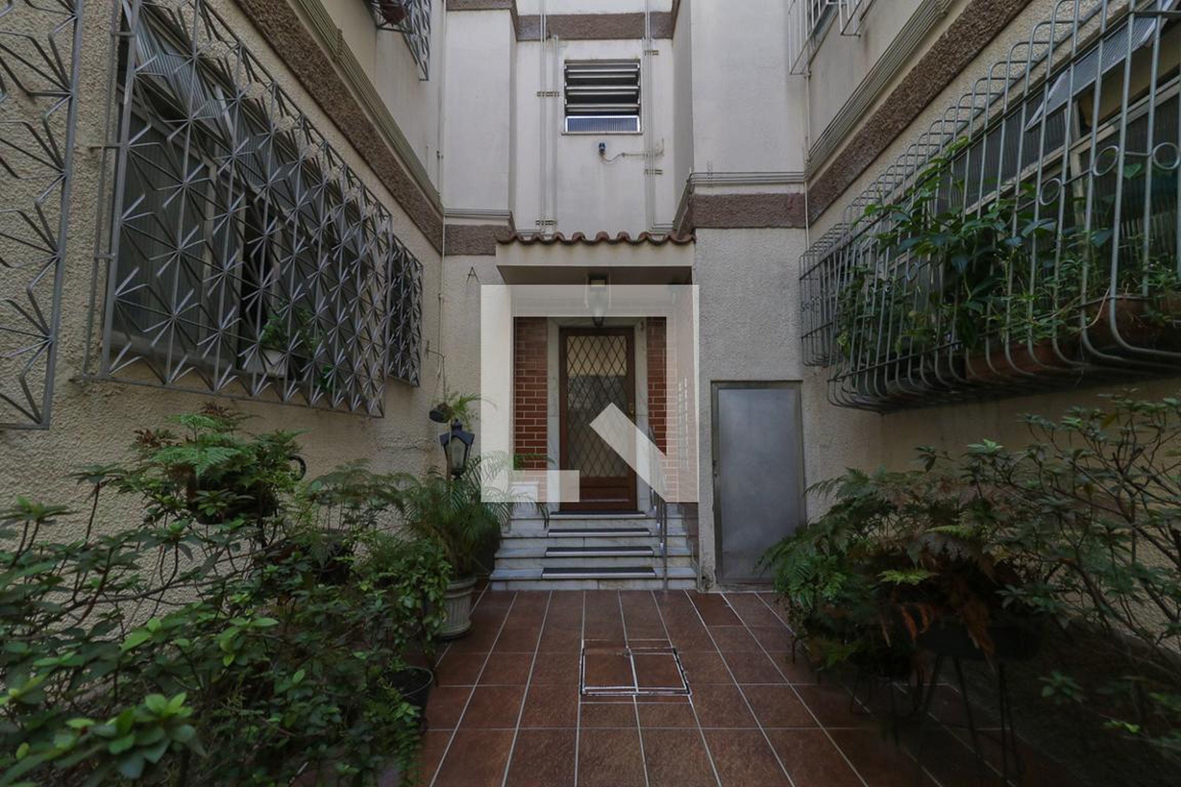 Hall - Roselien II