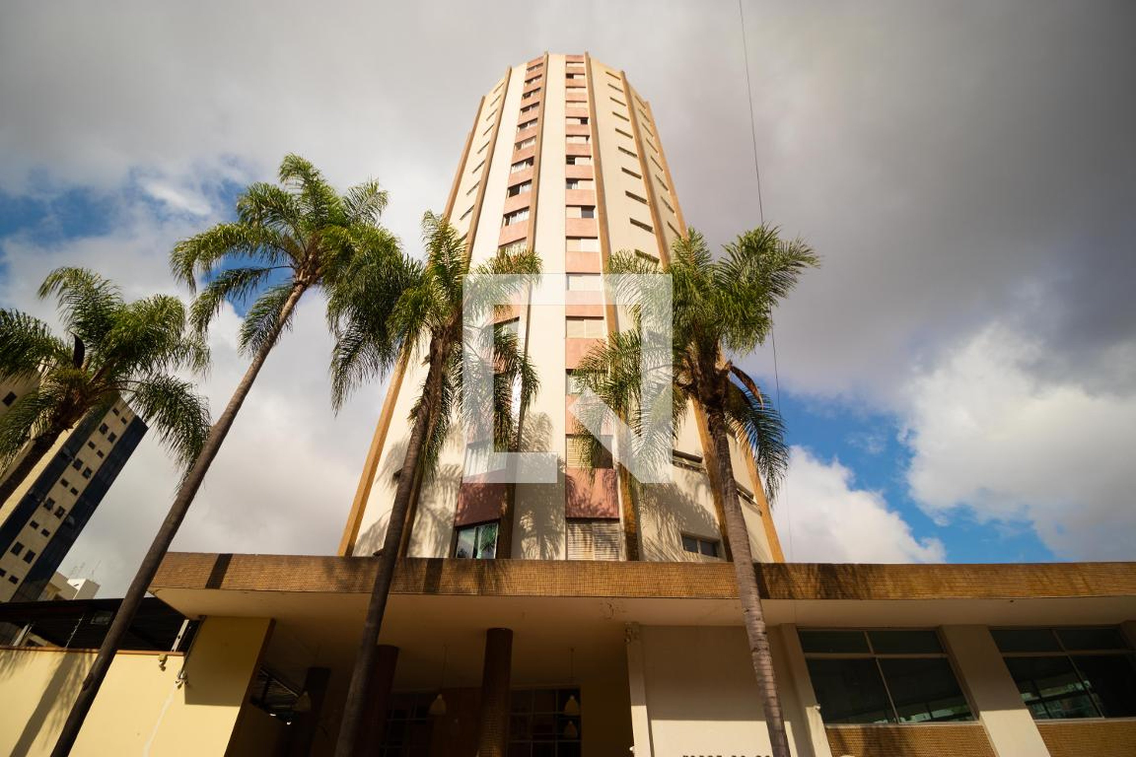 Fachada Condomínio em Rua Avelino do Amaral, 30