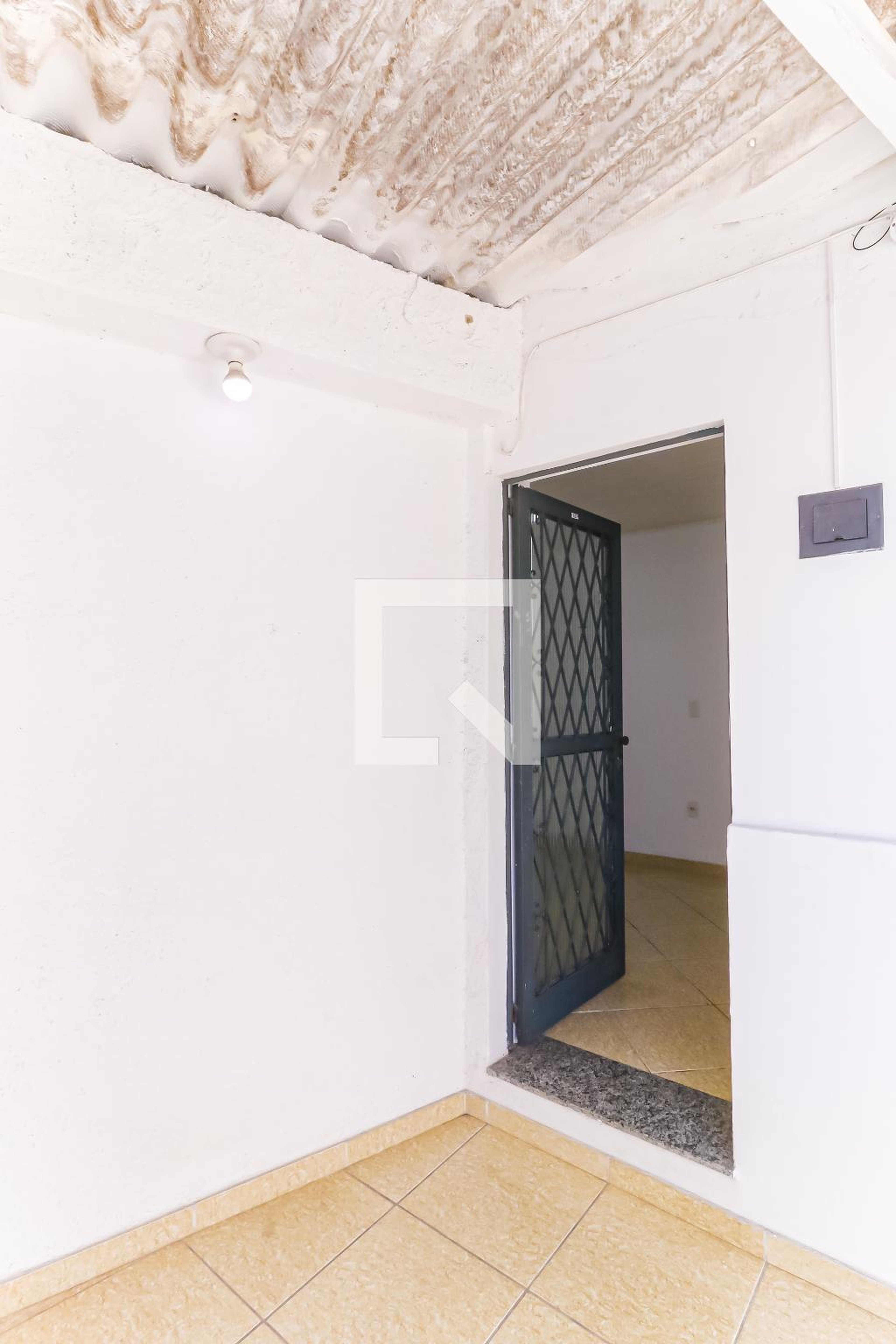 Entrada Condomínio em Rua Assis Carneiro, 375