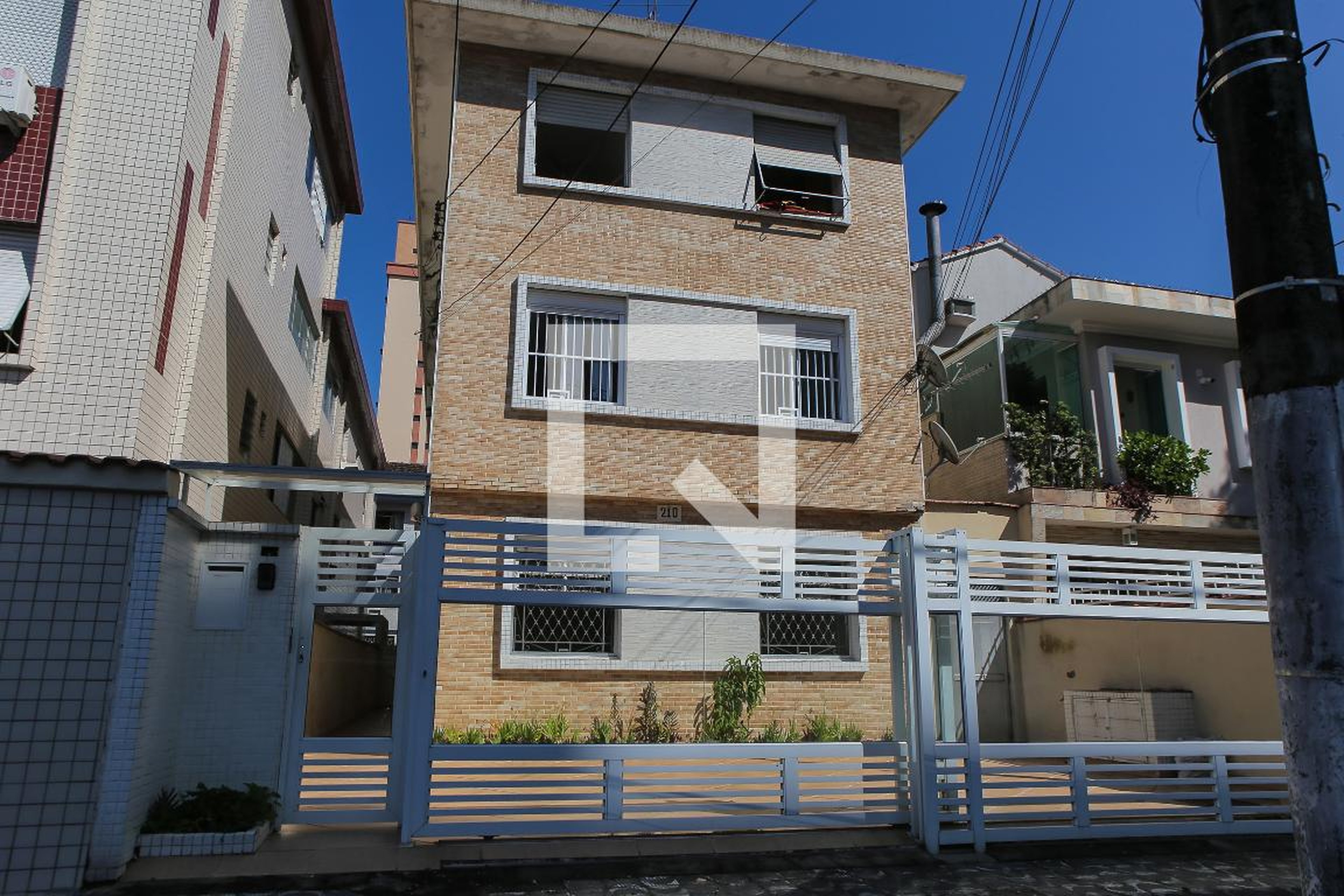 Fachada Condomínio em Rua Aureliano Coutinho, 210