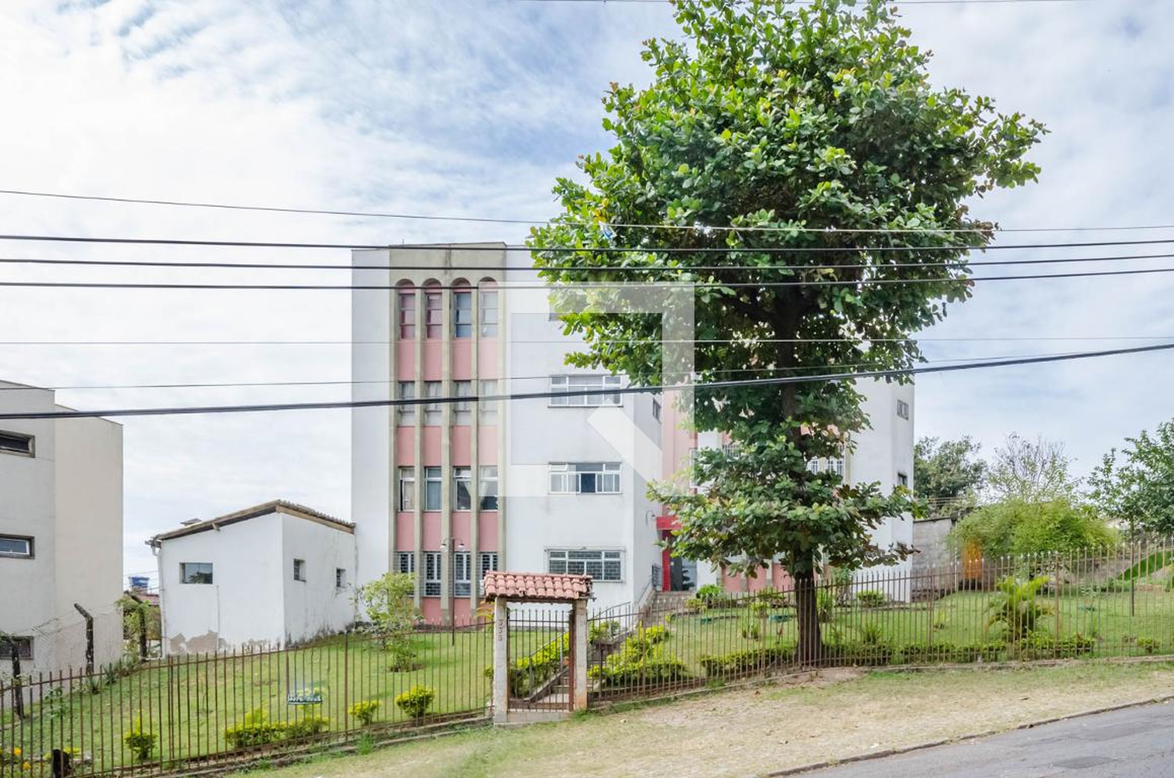 Fachada Condomínio em Rua dos Bandolins, 338