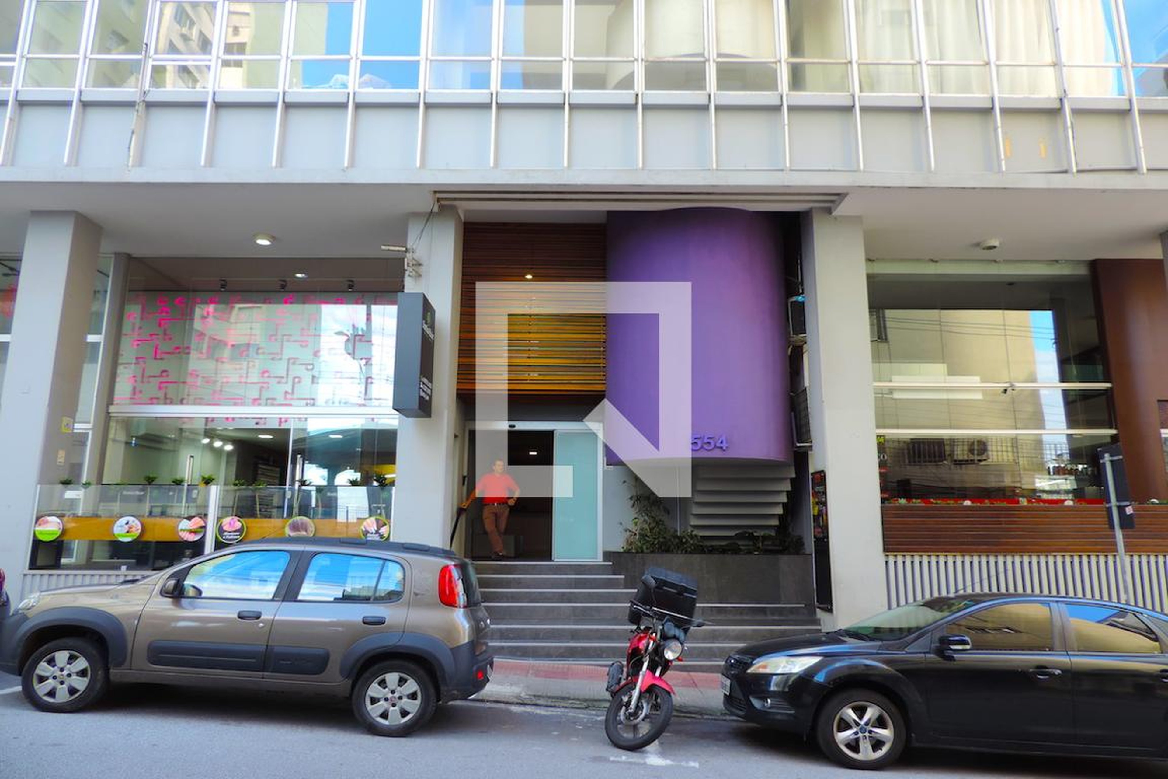 Fachada Condomínio em Rua Felipe Schmidt, 81