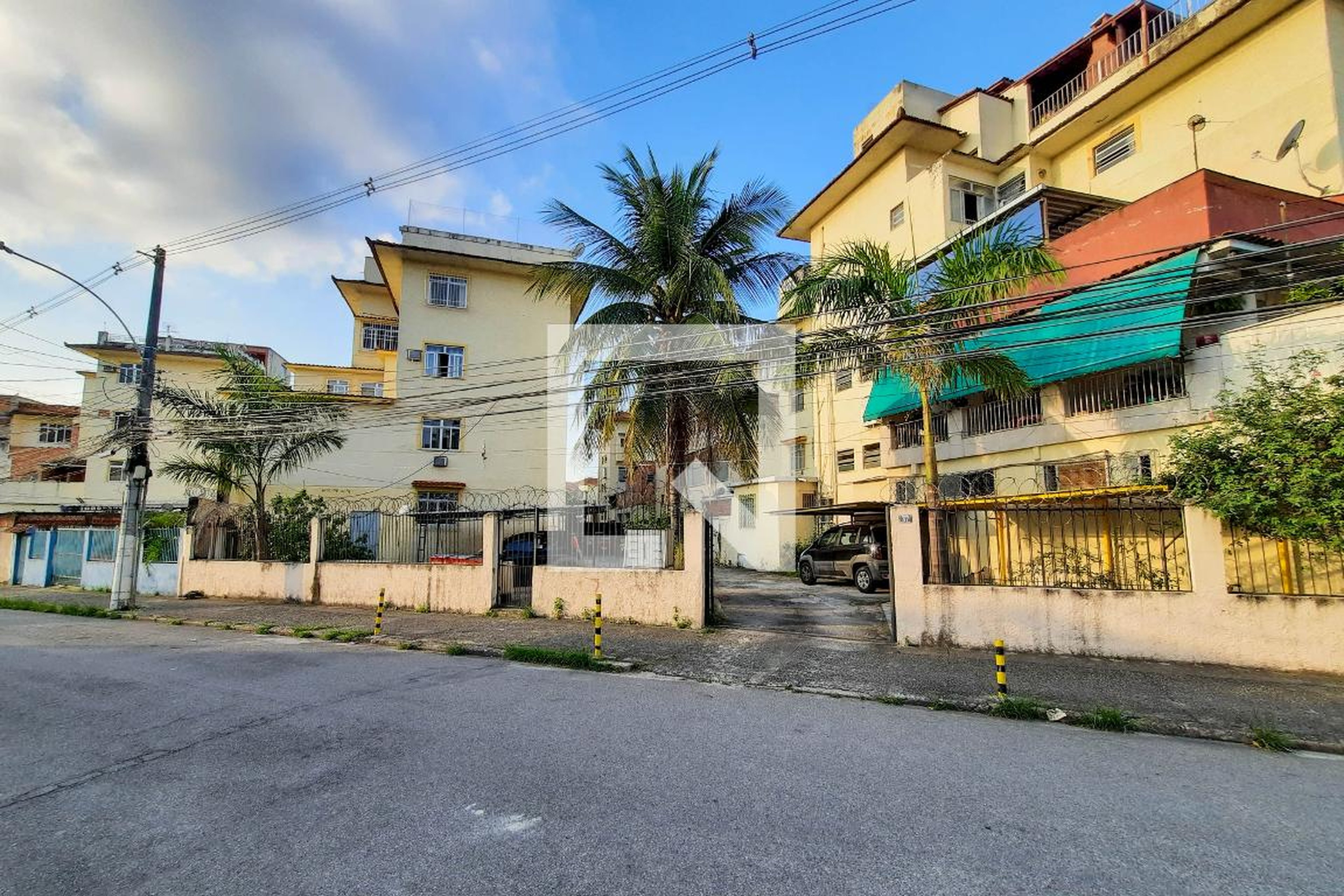 Fachada Condomínio em Rua Courbert, 37