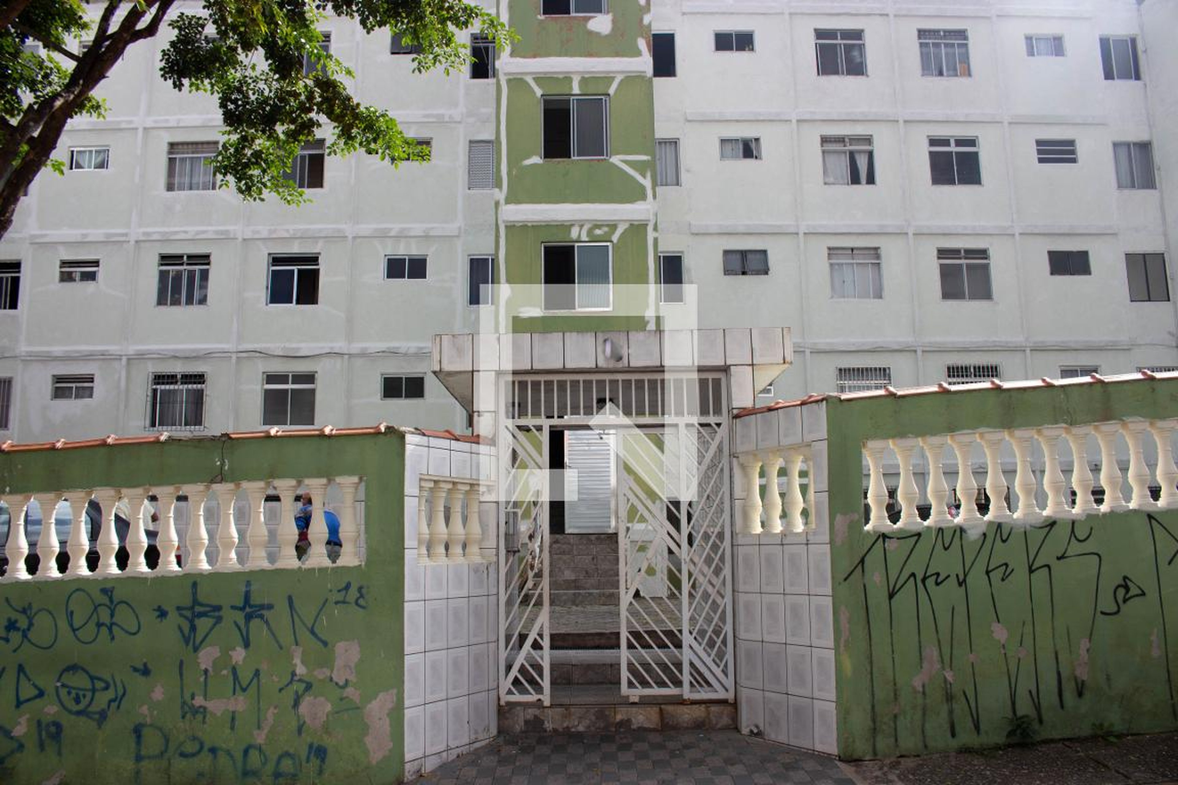 Fachada Condomínio em Rua Juiz-do-Mato, 95