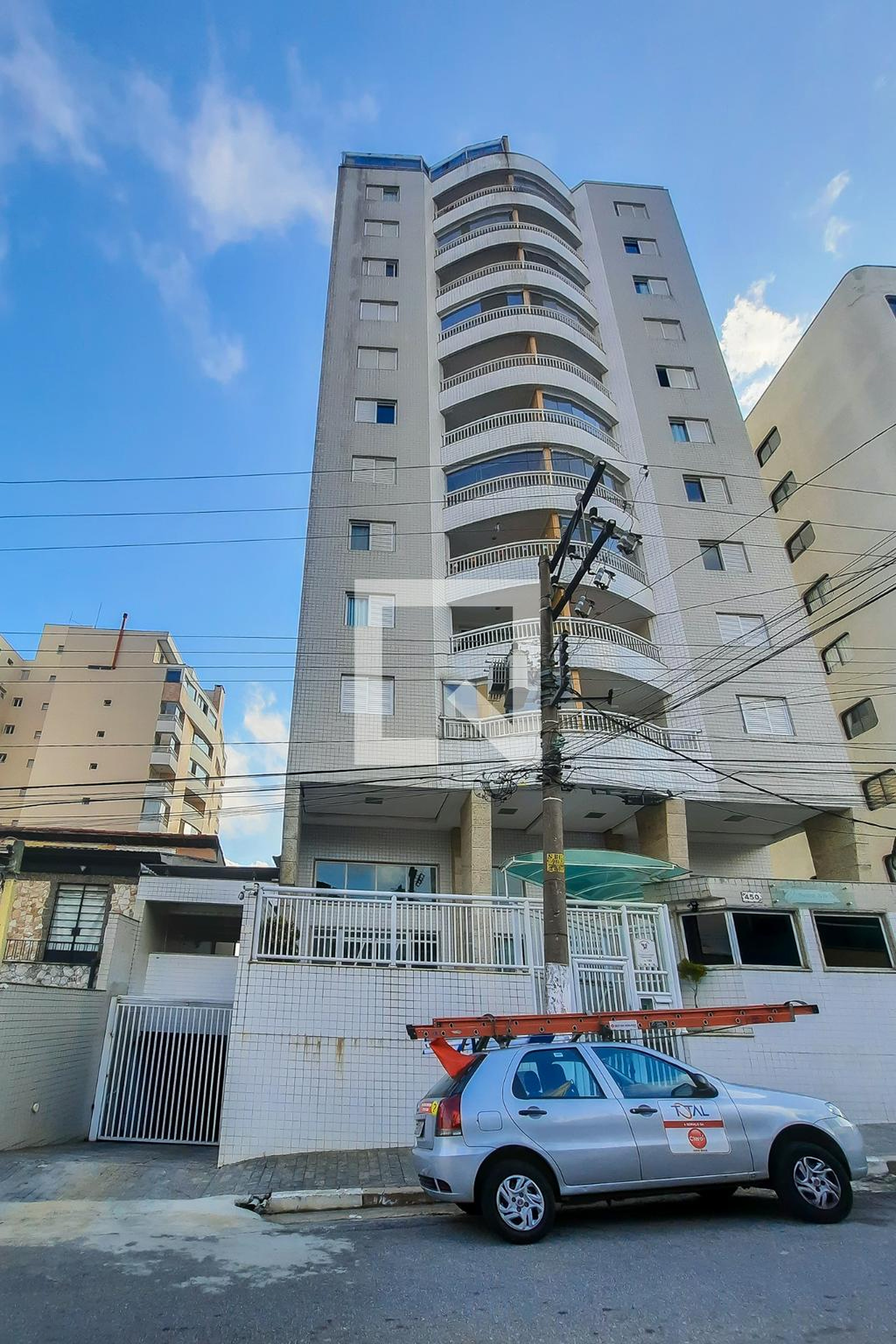 Fachada do Condomínio Condomínio San Michael