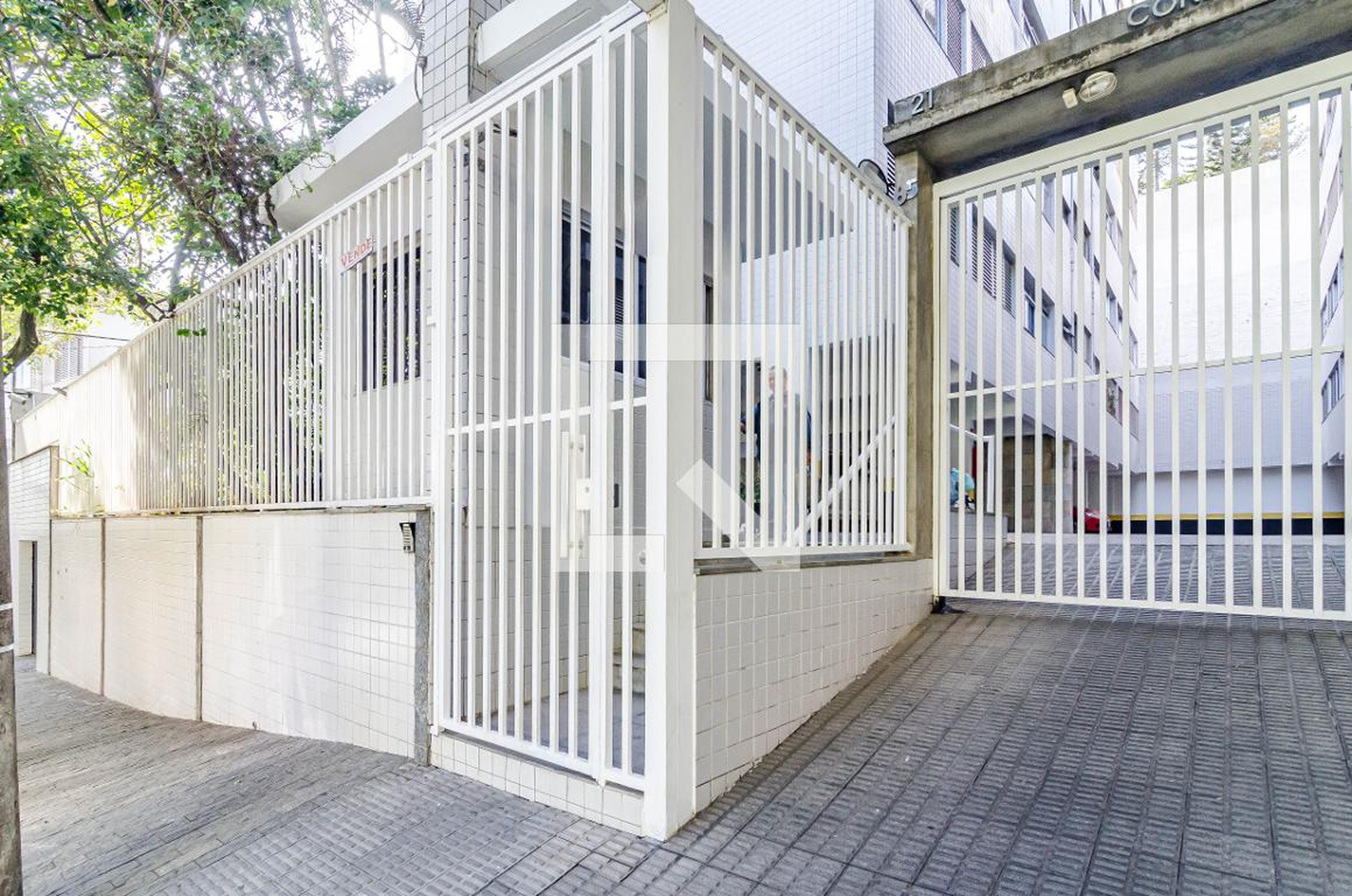 Fachada Condomínio em Rua Padre Agostinho Mendicute, 65