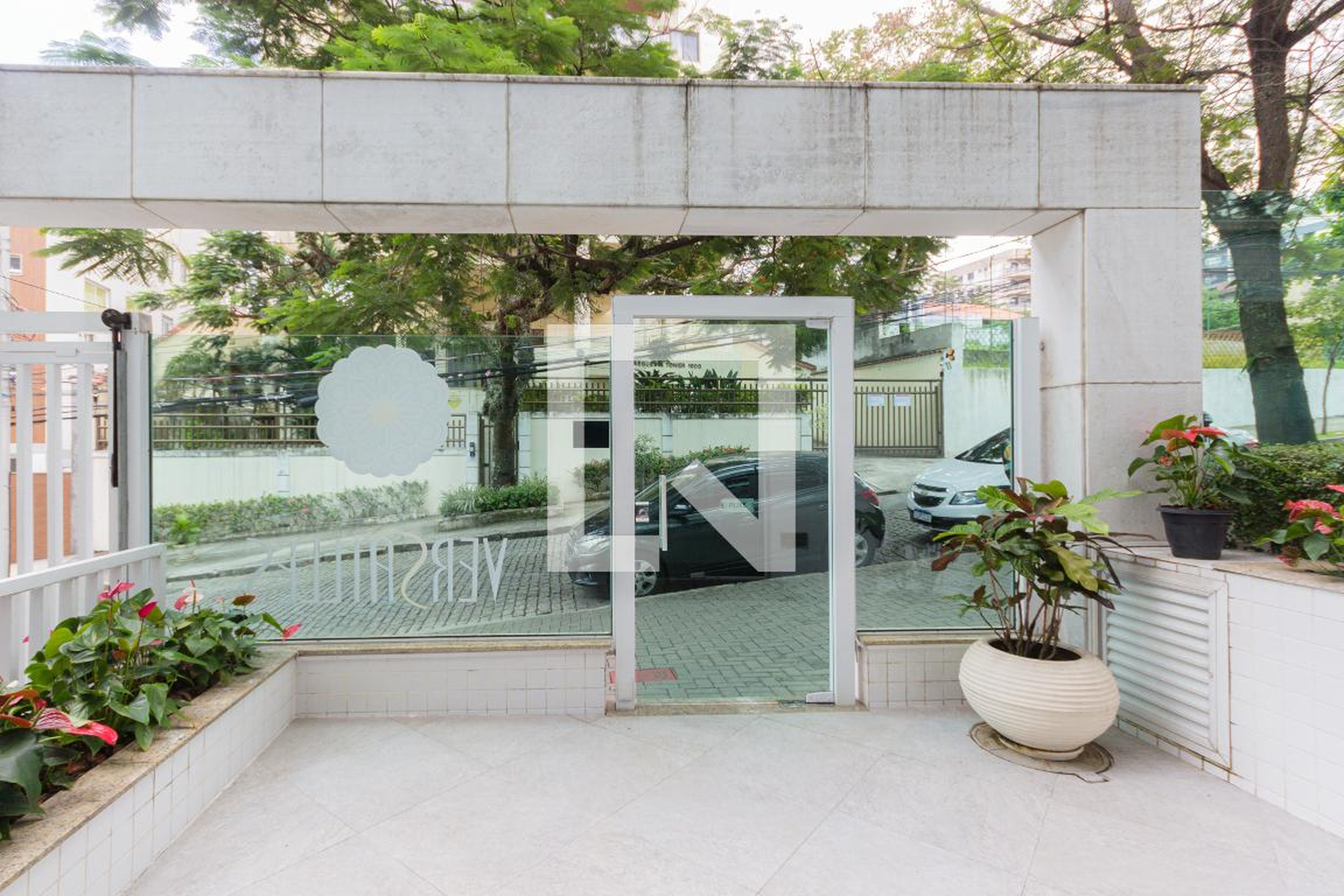 Entrada do Prédio - Versailles