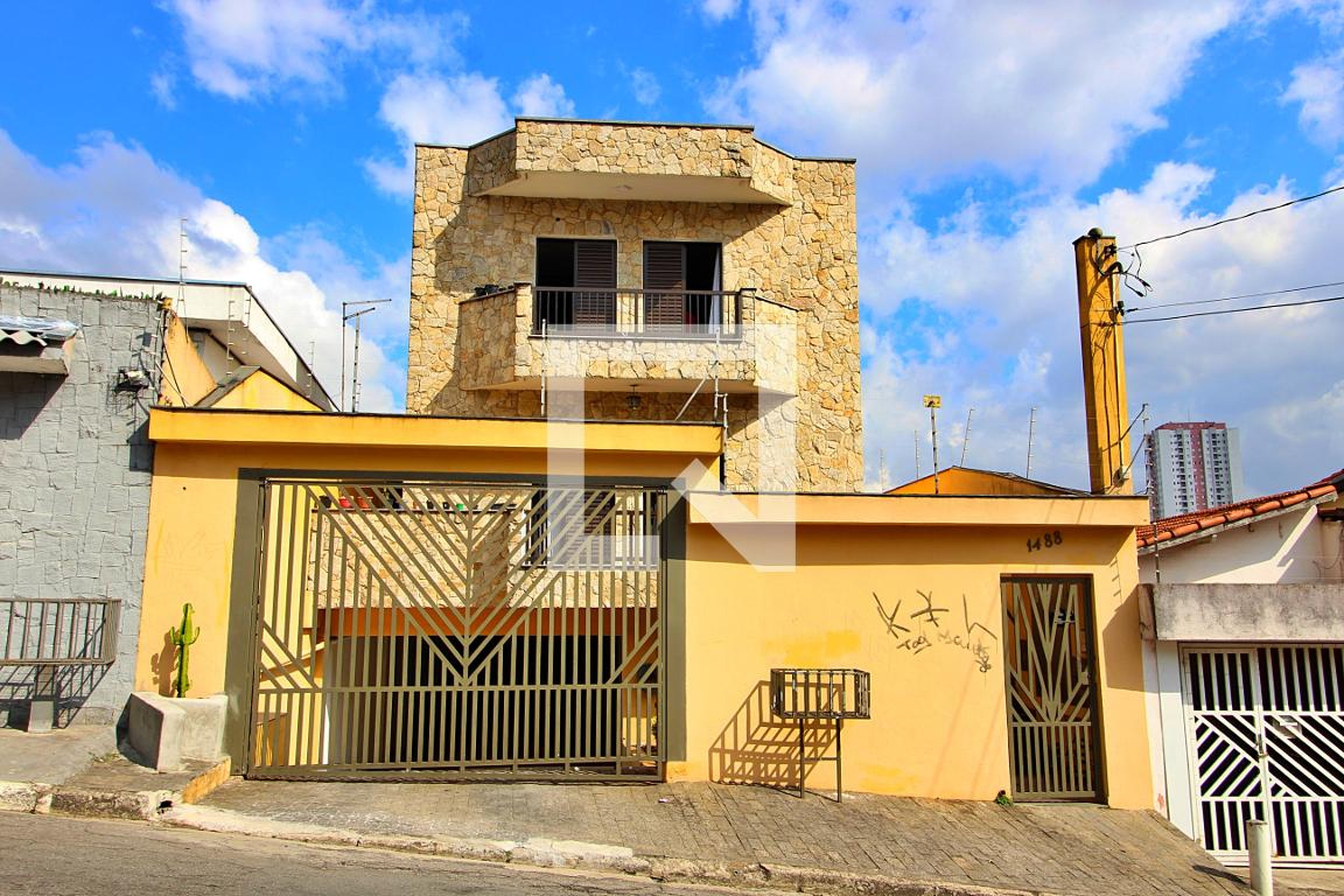 Fachada Condomínio em Rua Cisplatina, 1488