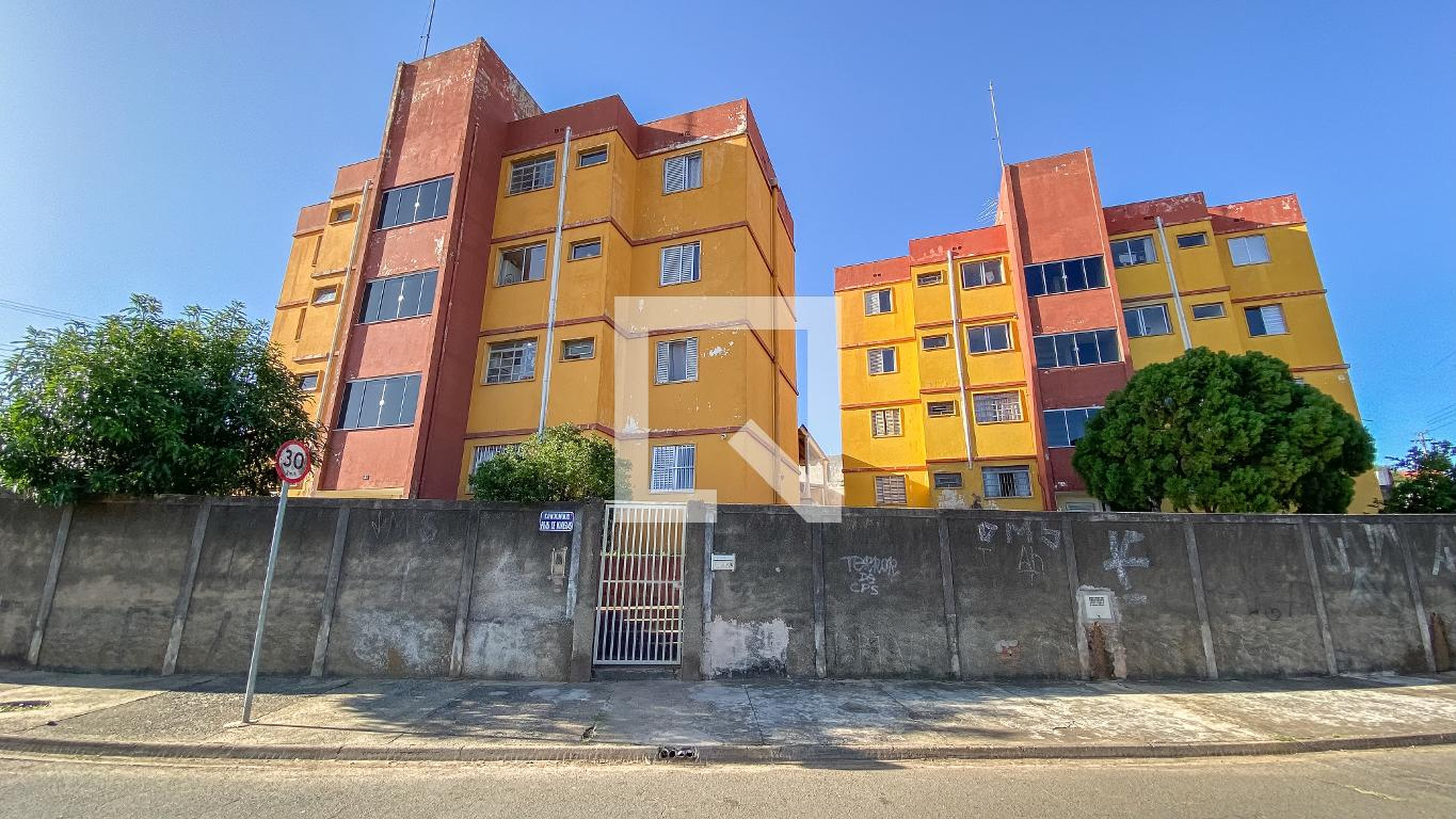 Fachada Condomínio em Rua Ricieri Montagner, 30