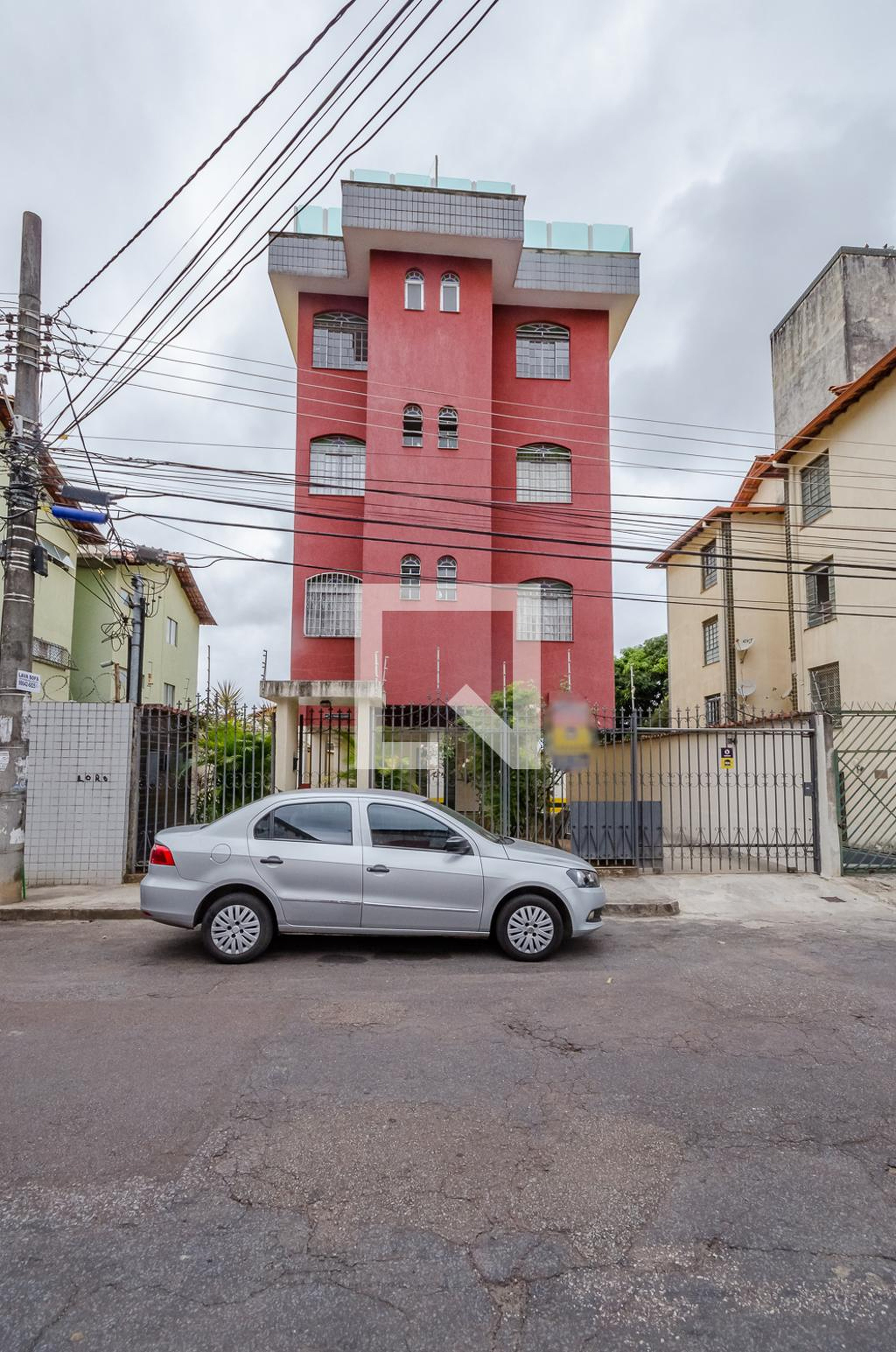 Fachada Condomínio em Rua Aspásia, 46
