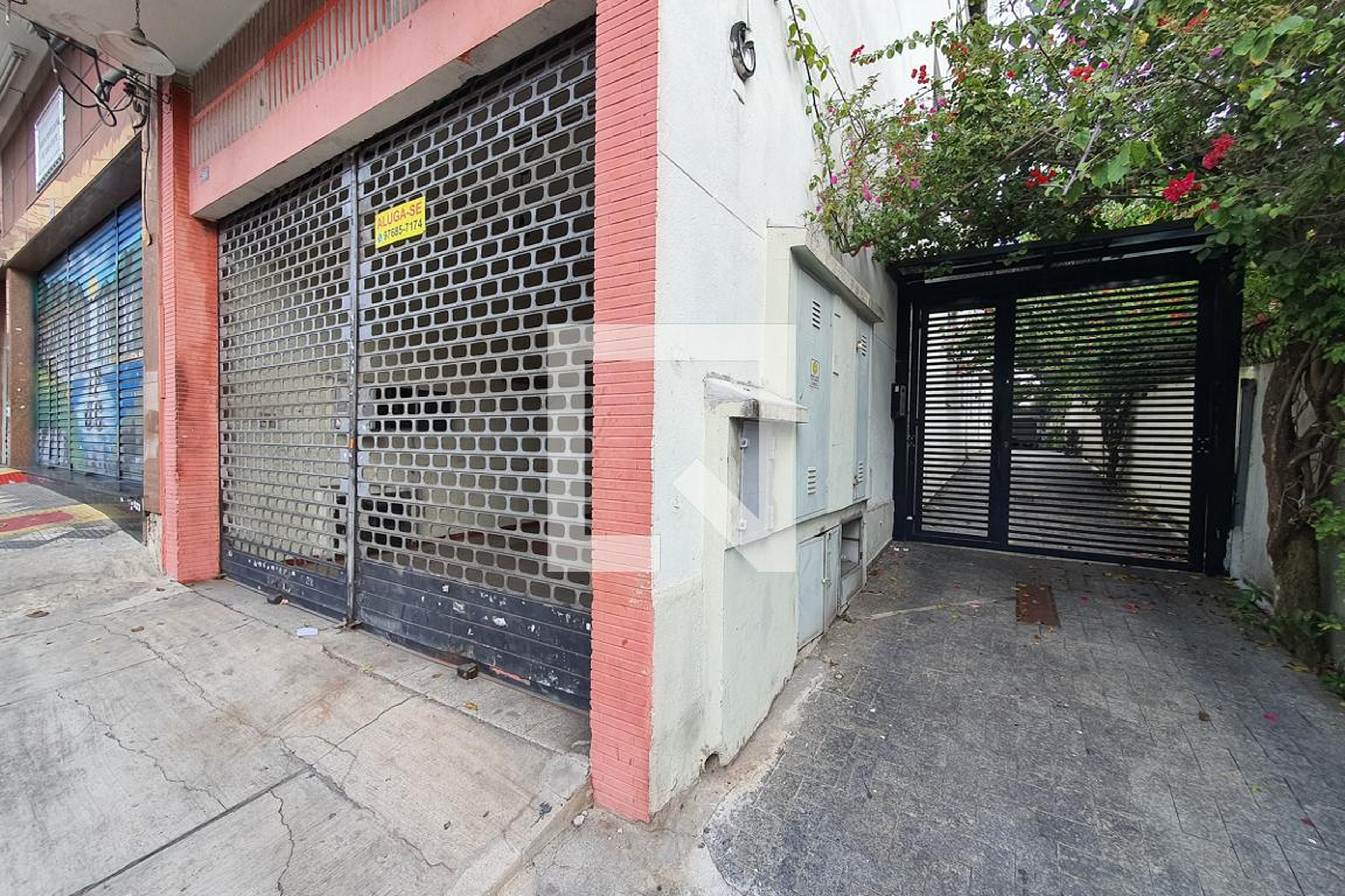 Fachada Condomínio em Rua Bueno de Andrade, 558