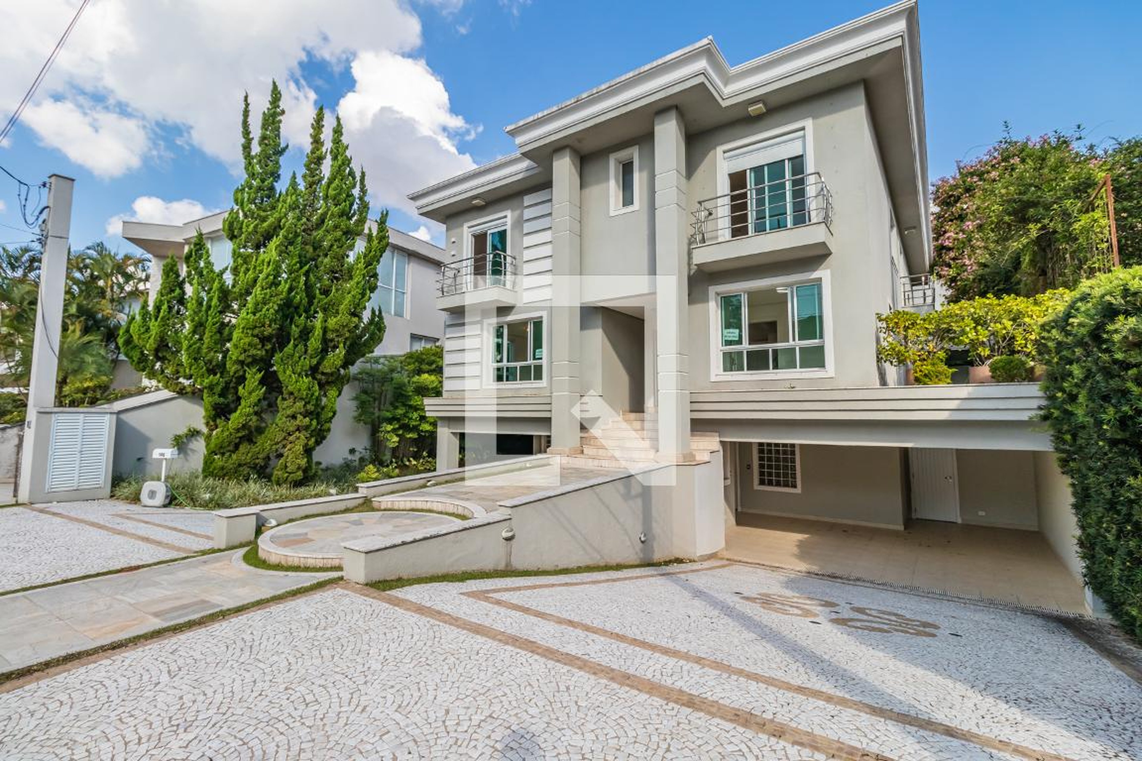 Fachada Condomínio em Alameda Rússia, 146