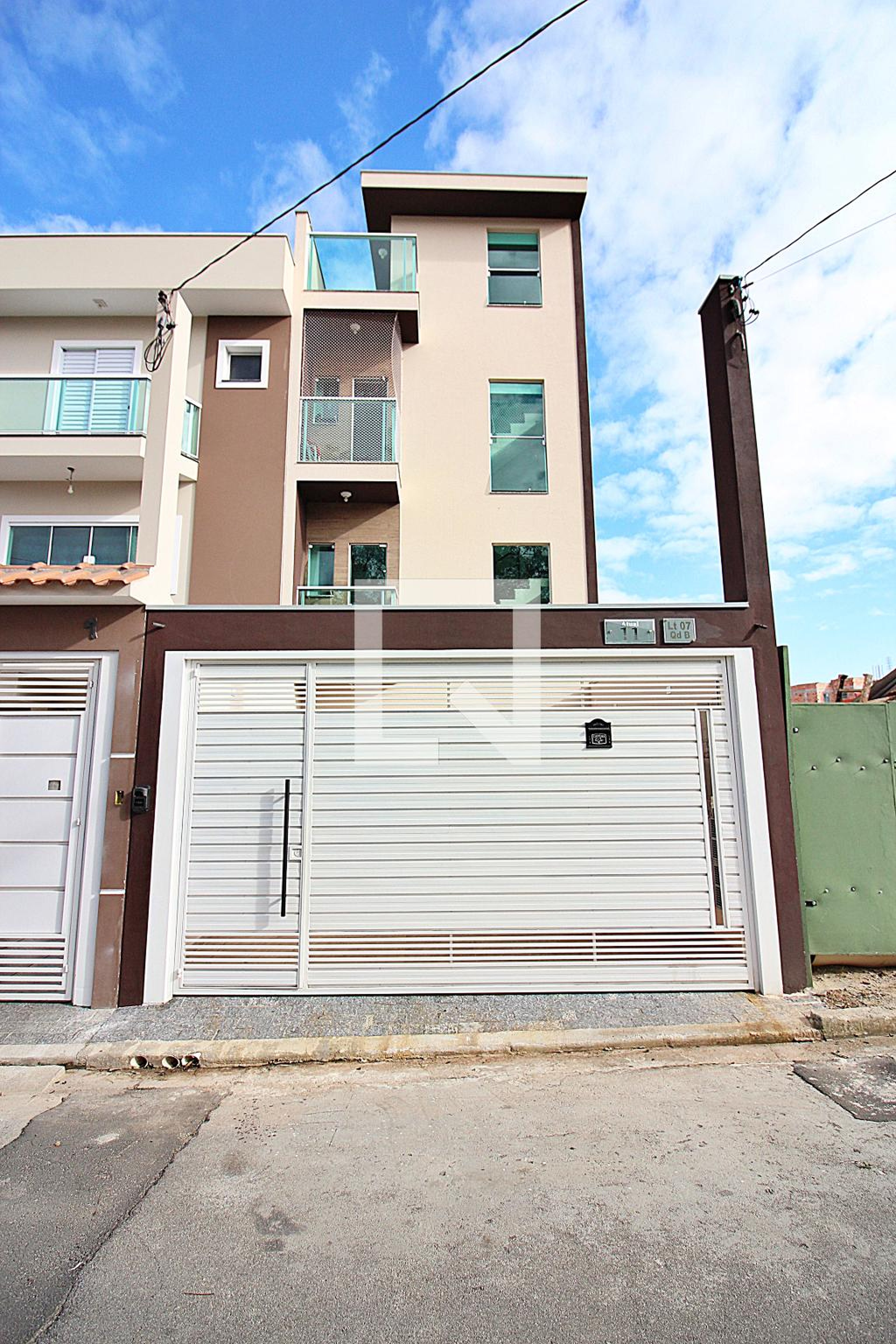 Fachada Condomínio em Rua Francisco de Assis Ferreira de Brito, 11