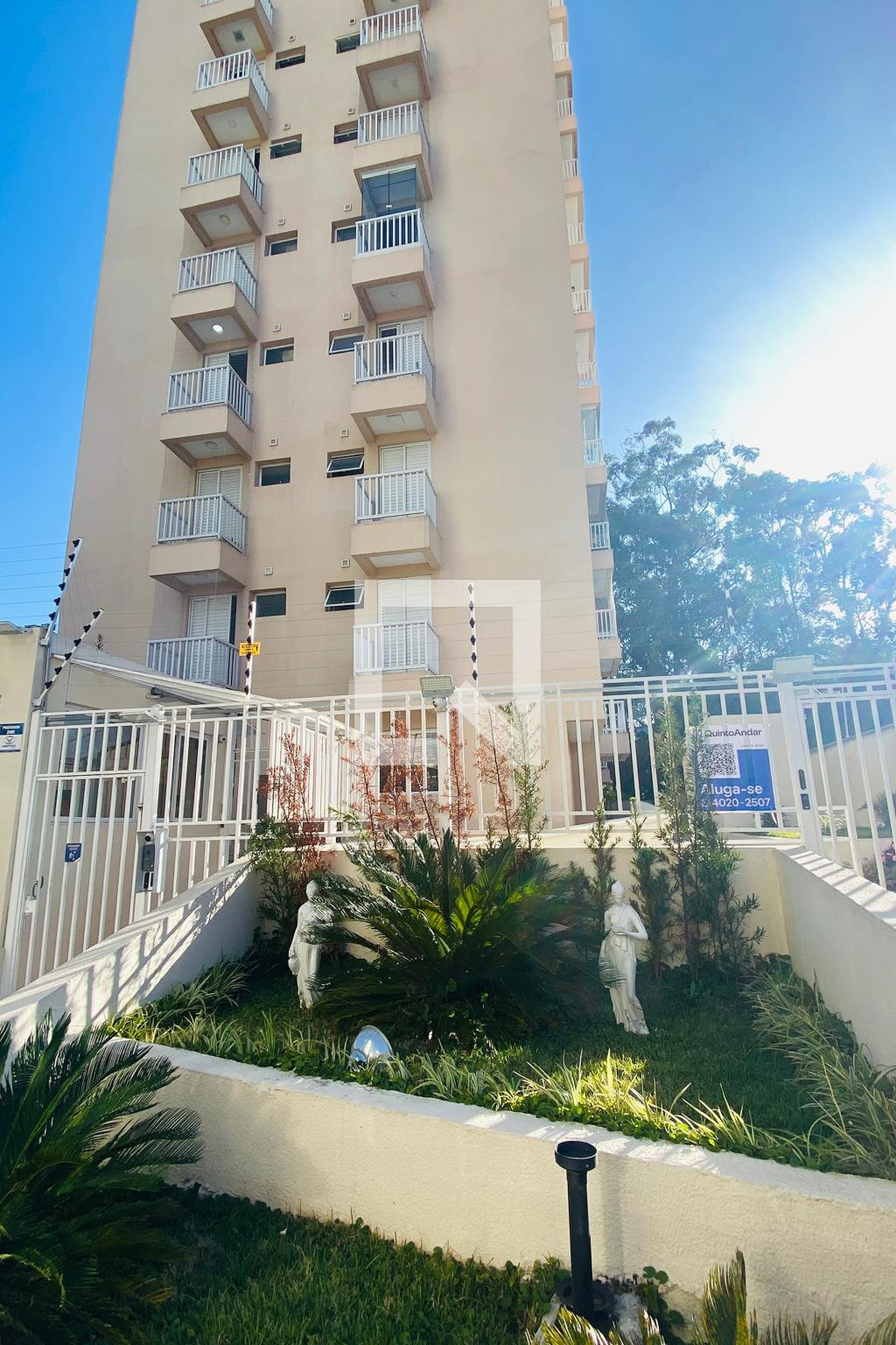 Fachada do Condomínio Condomínio Quintas da Silveira