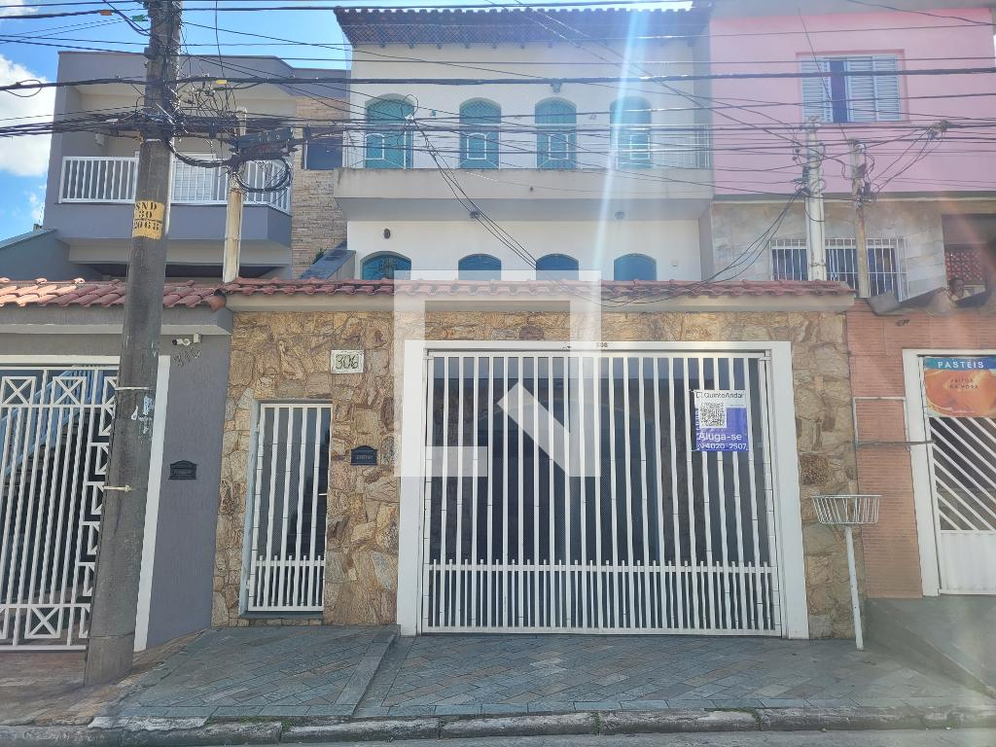 Fachada Condomínio em Rua Camões, 306