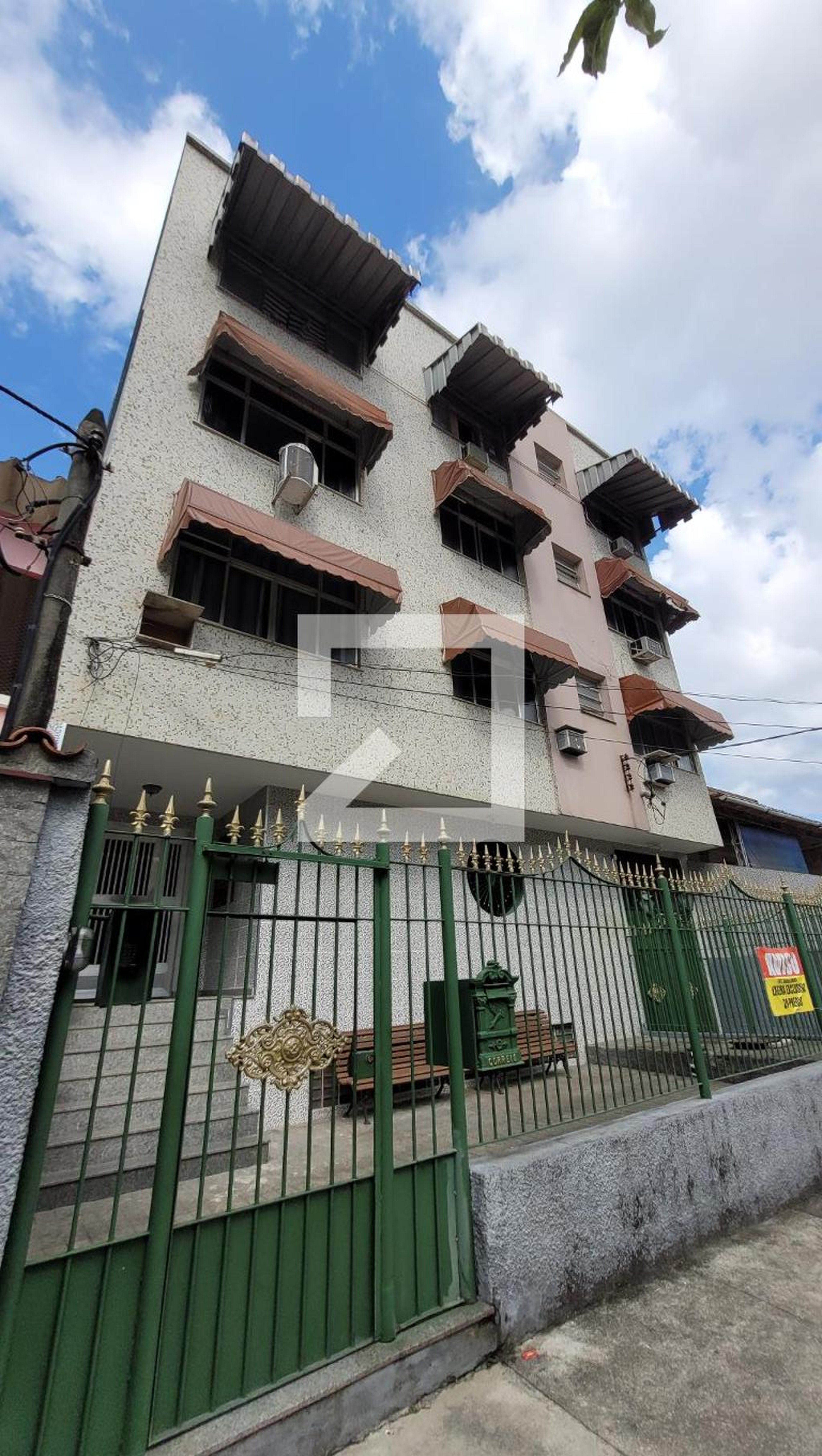 Fachada Condomínio em Rua Samin, 261