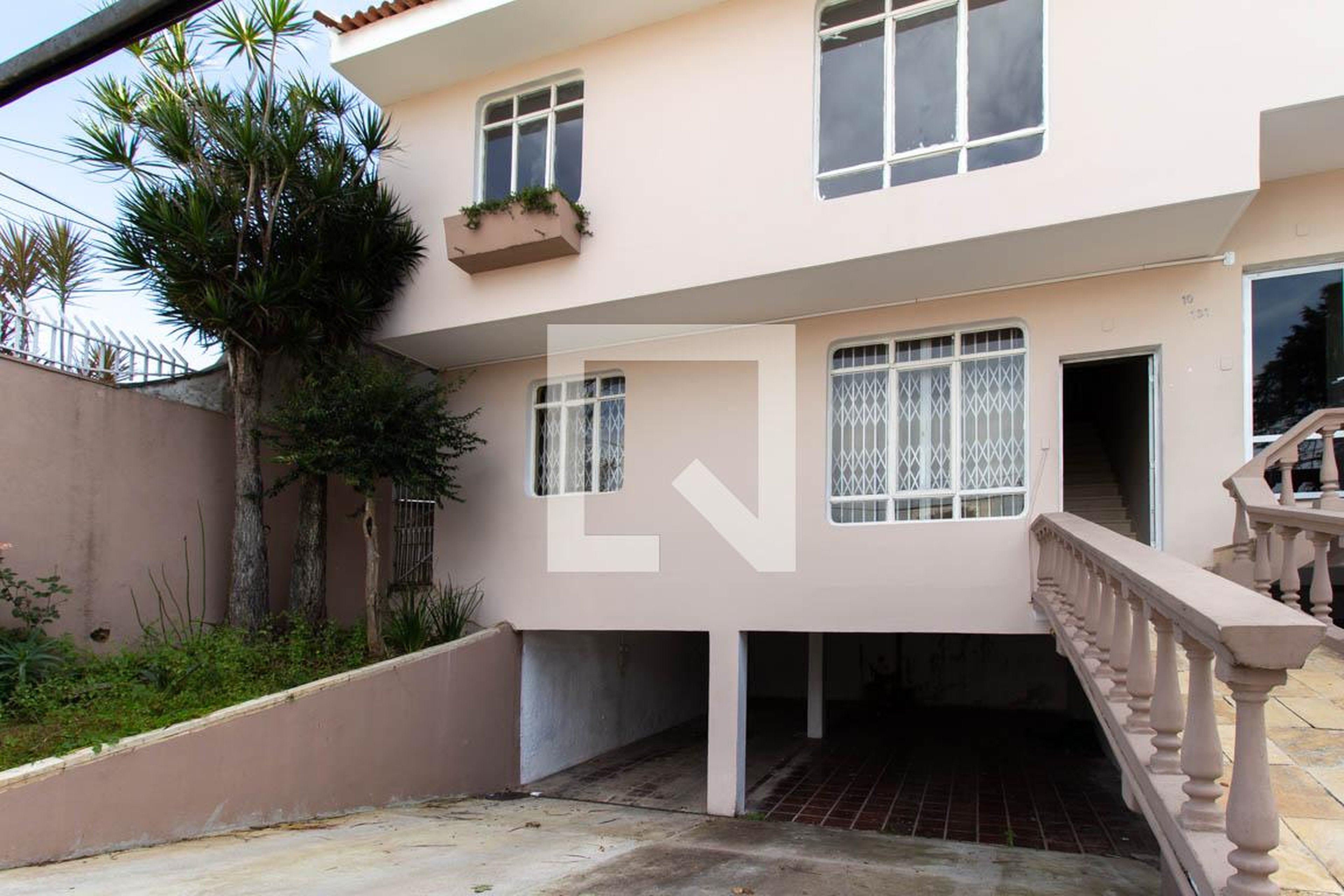 Fachada Condomínio em Rua Hipólito Rodrigues da Rocha, 131