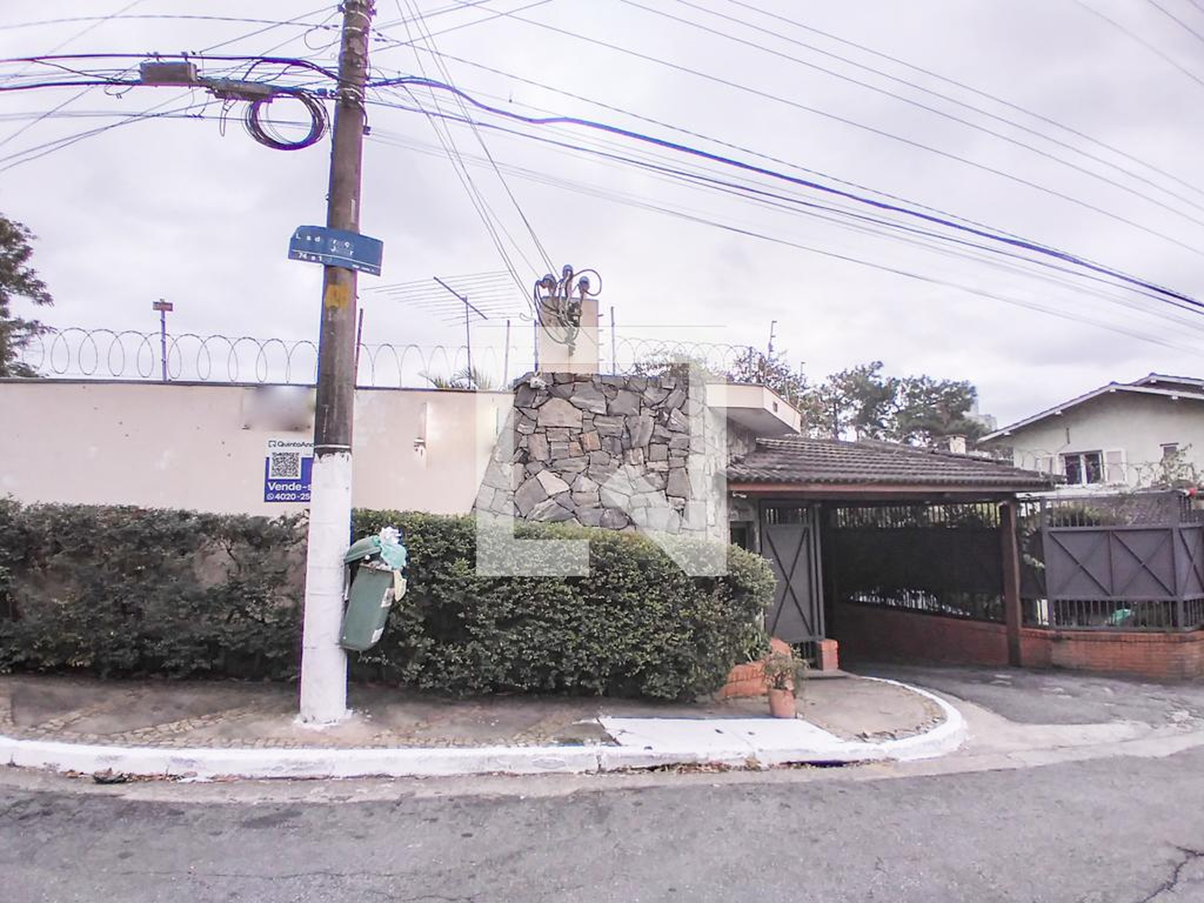 Fachada do Condomínio Condomínio em Rua Luís de França Júnior, 100