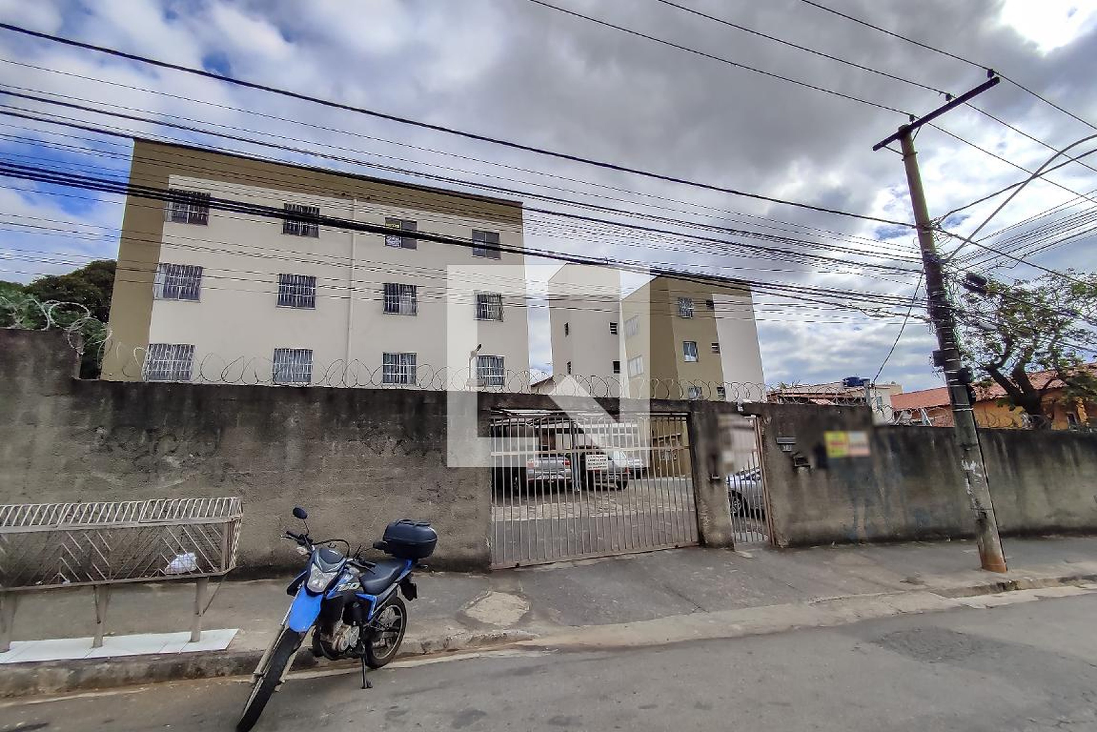 Fachada Condomínio em Rua Camilo Schiara, 940