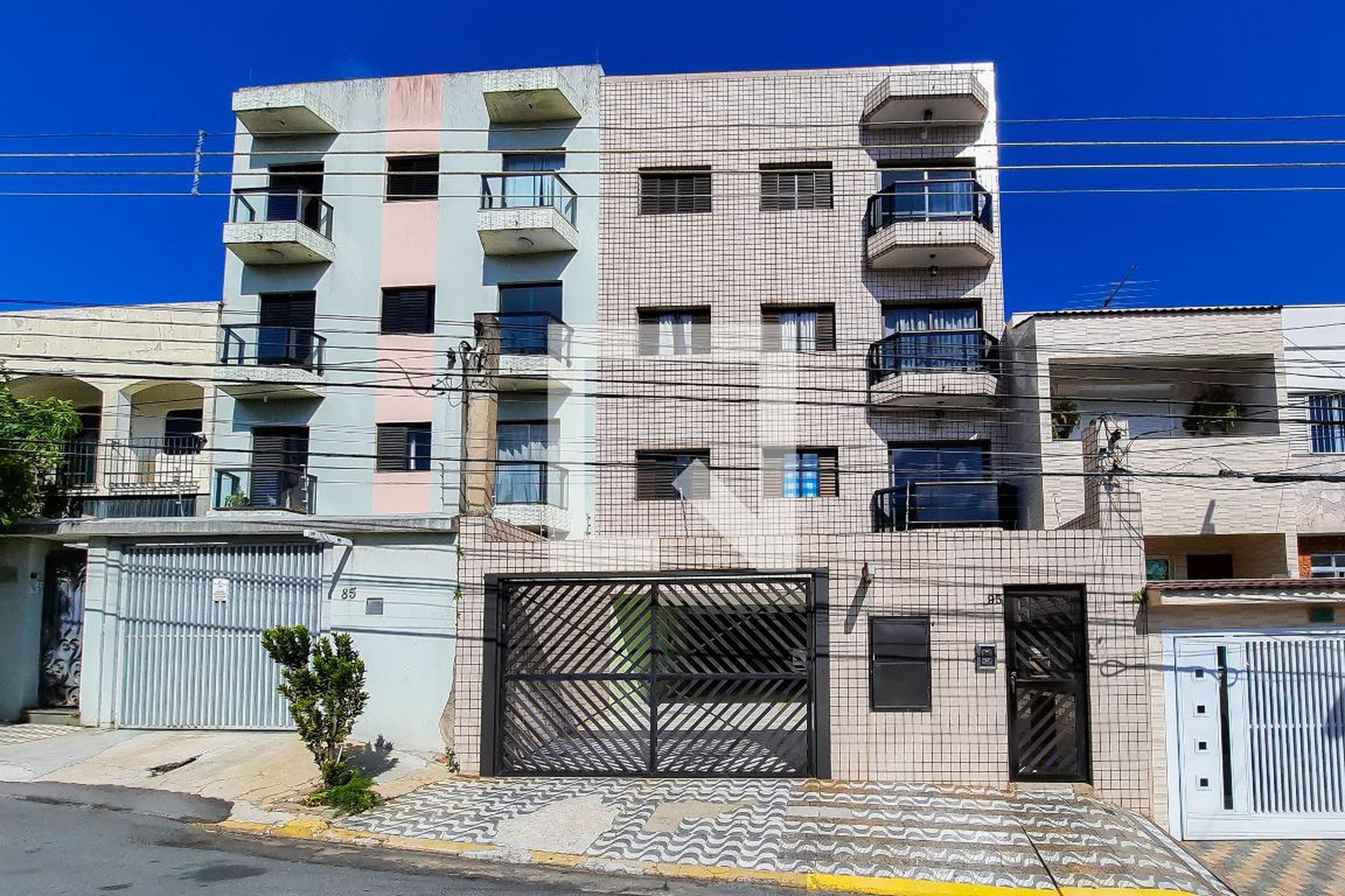 Fachada do Condomínio Condomínio em Rua Leão XIII, 95