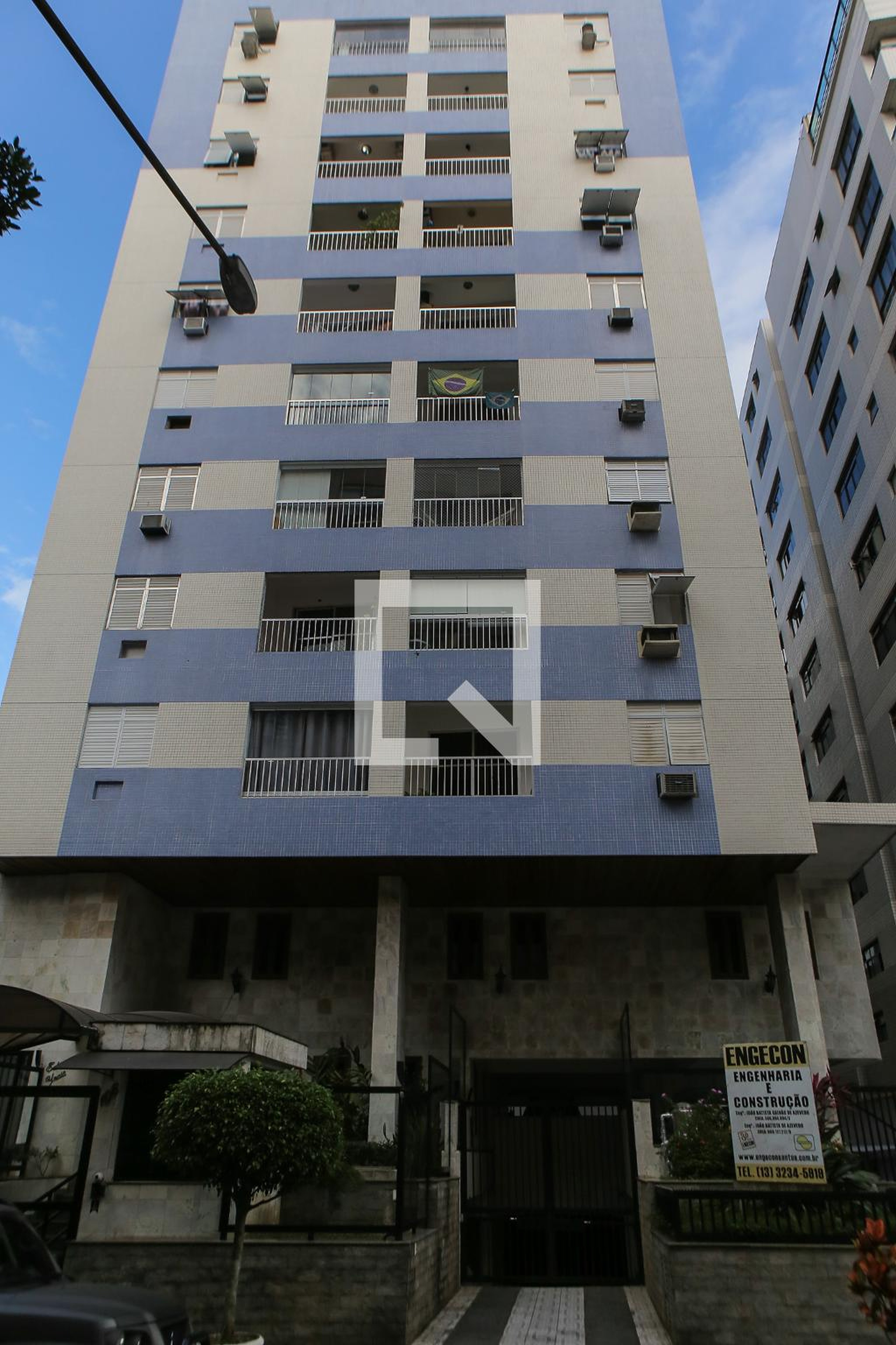 Fachada Condomínio em Rua Maestro Heitor Villa Lobos, 106