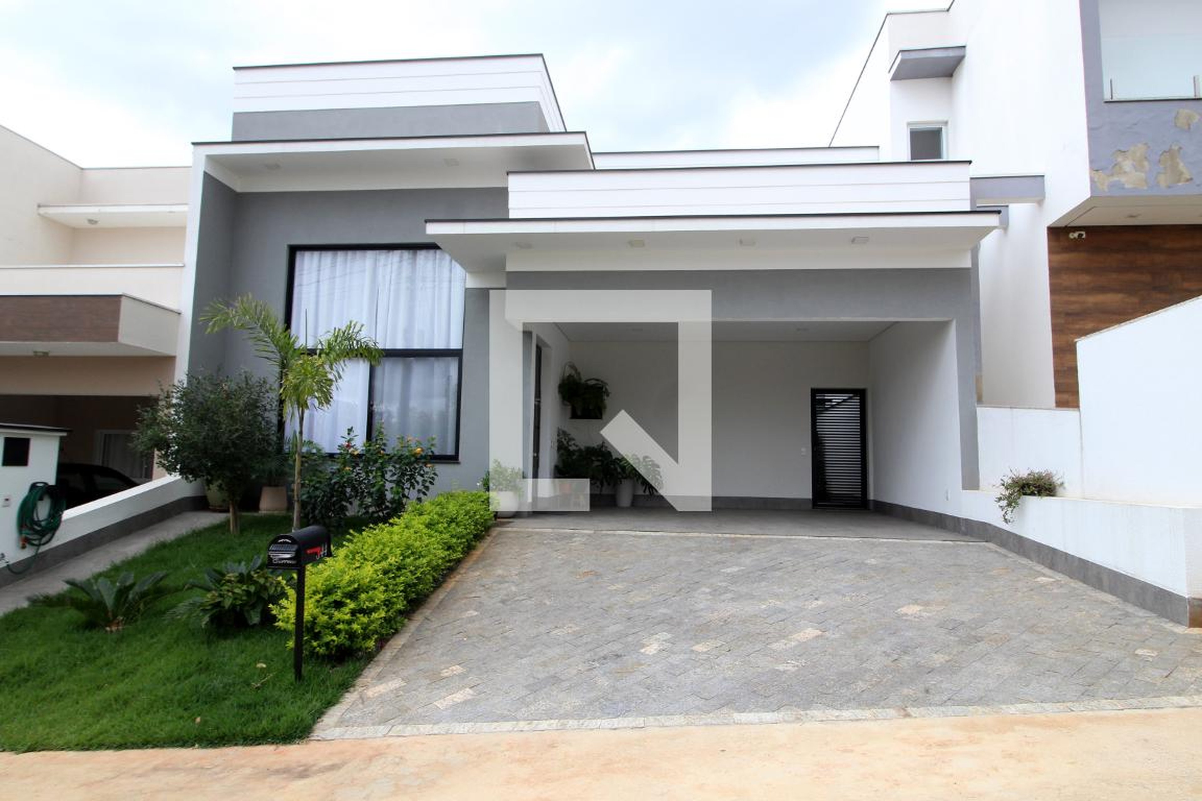 Fachada Condomínio em Rua Eduardo Jorge de Freitas, 344