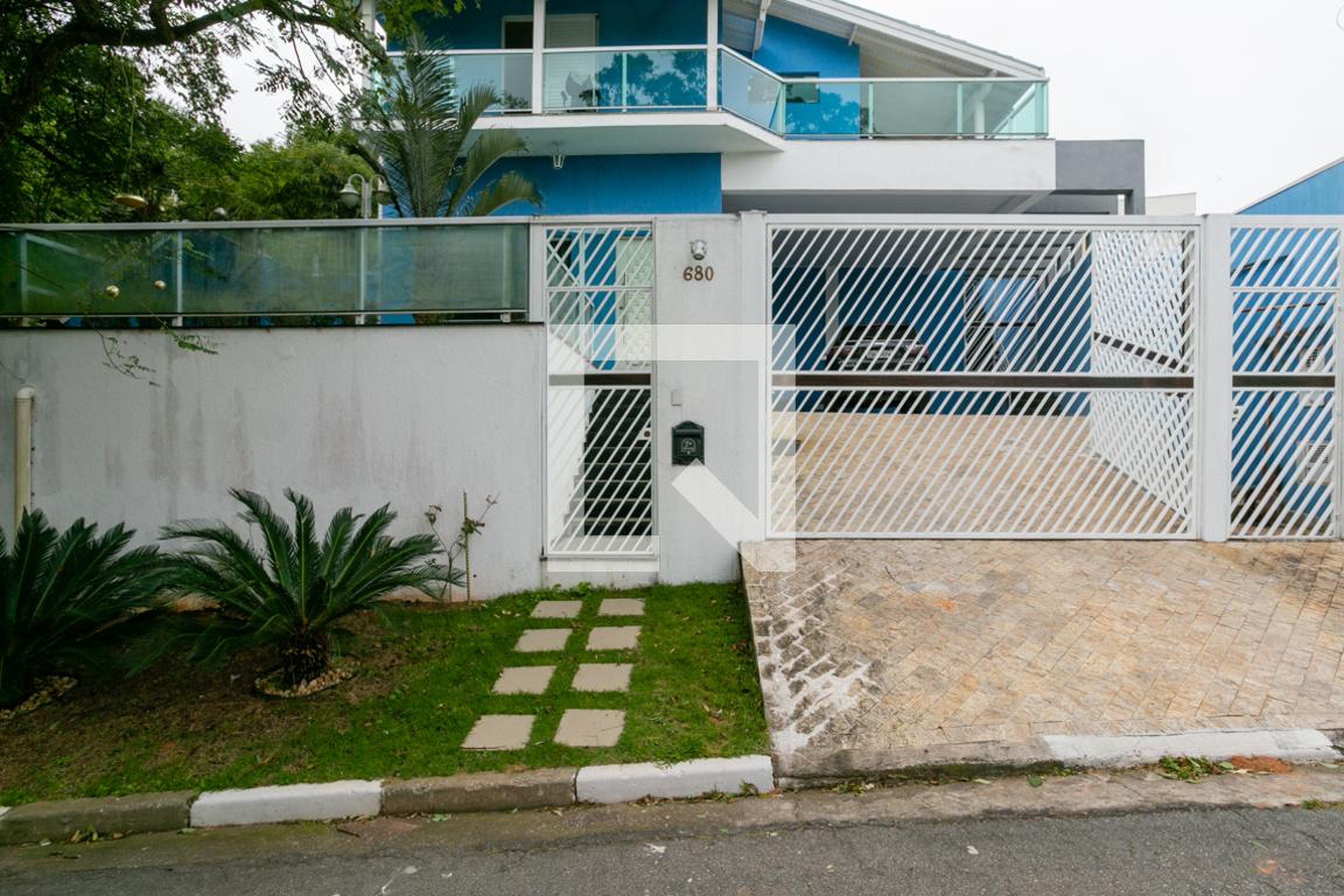 Fachada Condomínio em Rua Otávio Zampirolo, 680