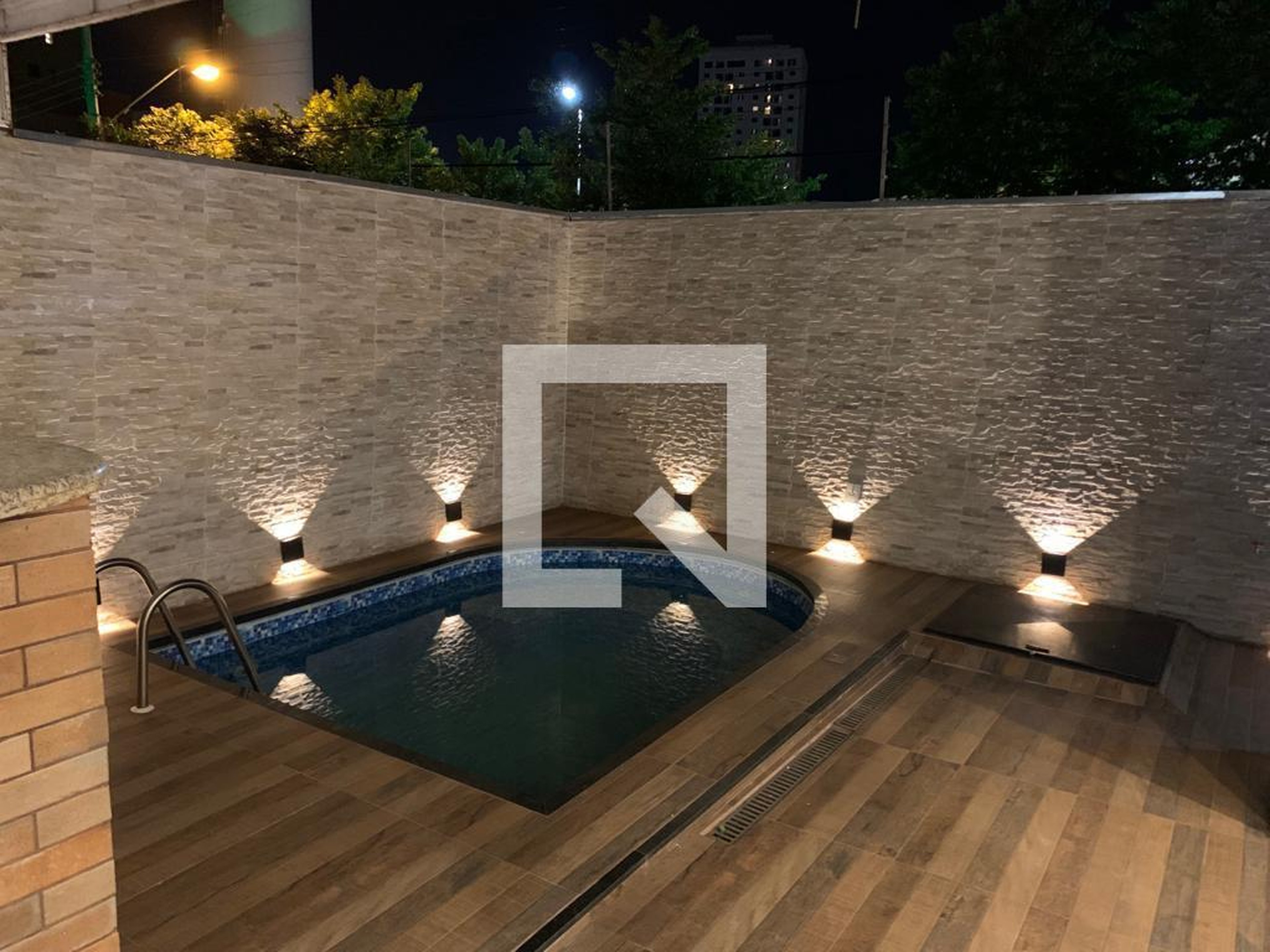 Piscina Condomínio San Francisco Village