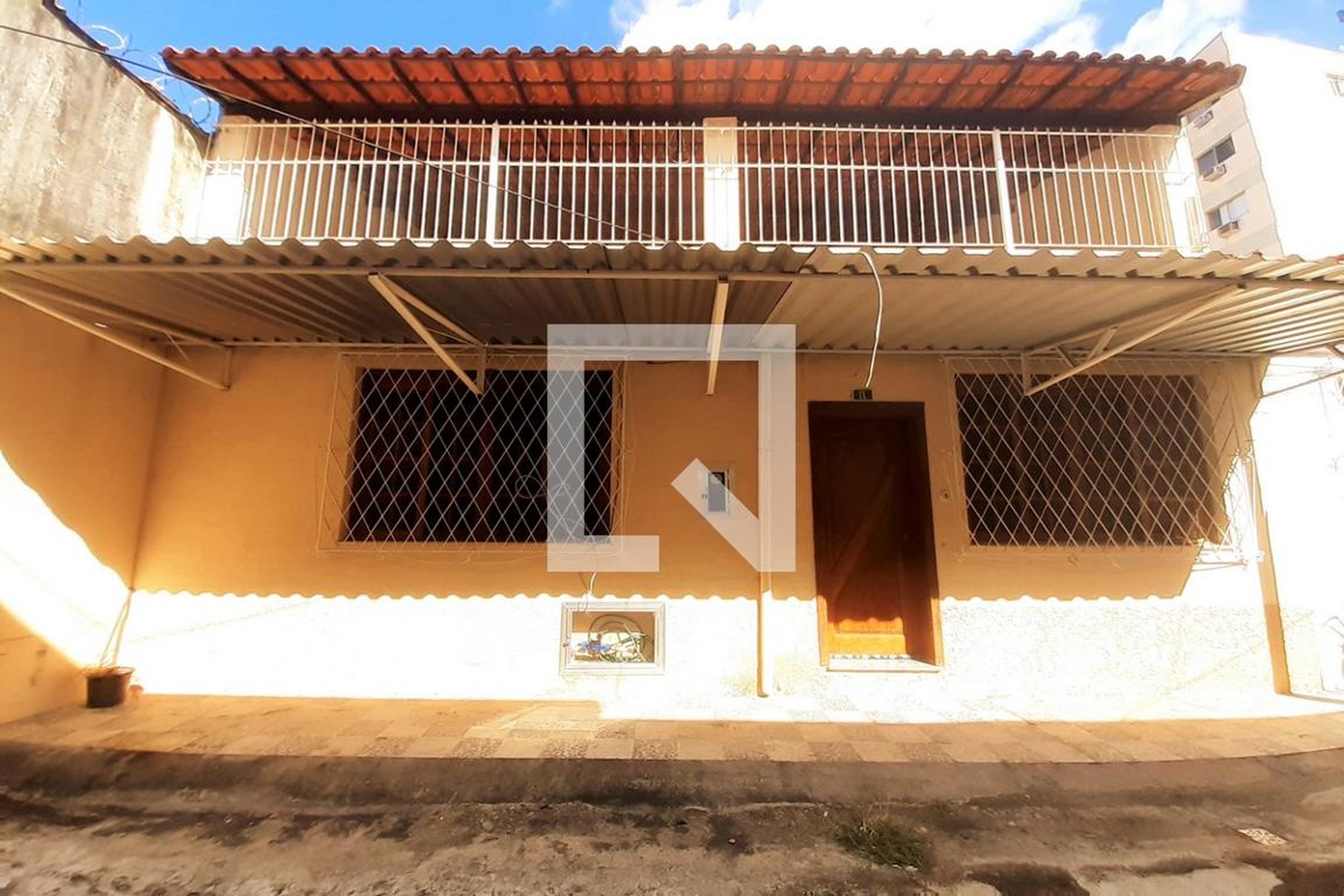 Fachada Condomínio em Rua Lins de Vasconcelos, 235